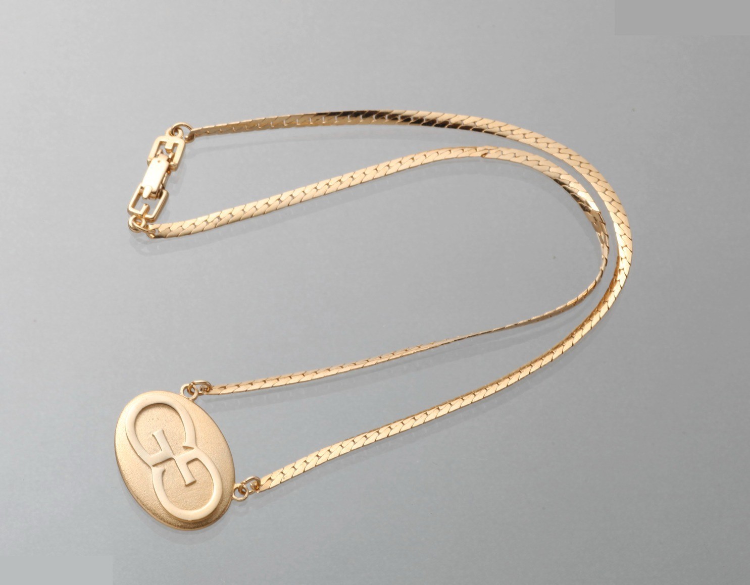 Other lines: Precious metals, necklaces, pendants, chains approximately 40cm long. — view 3
