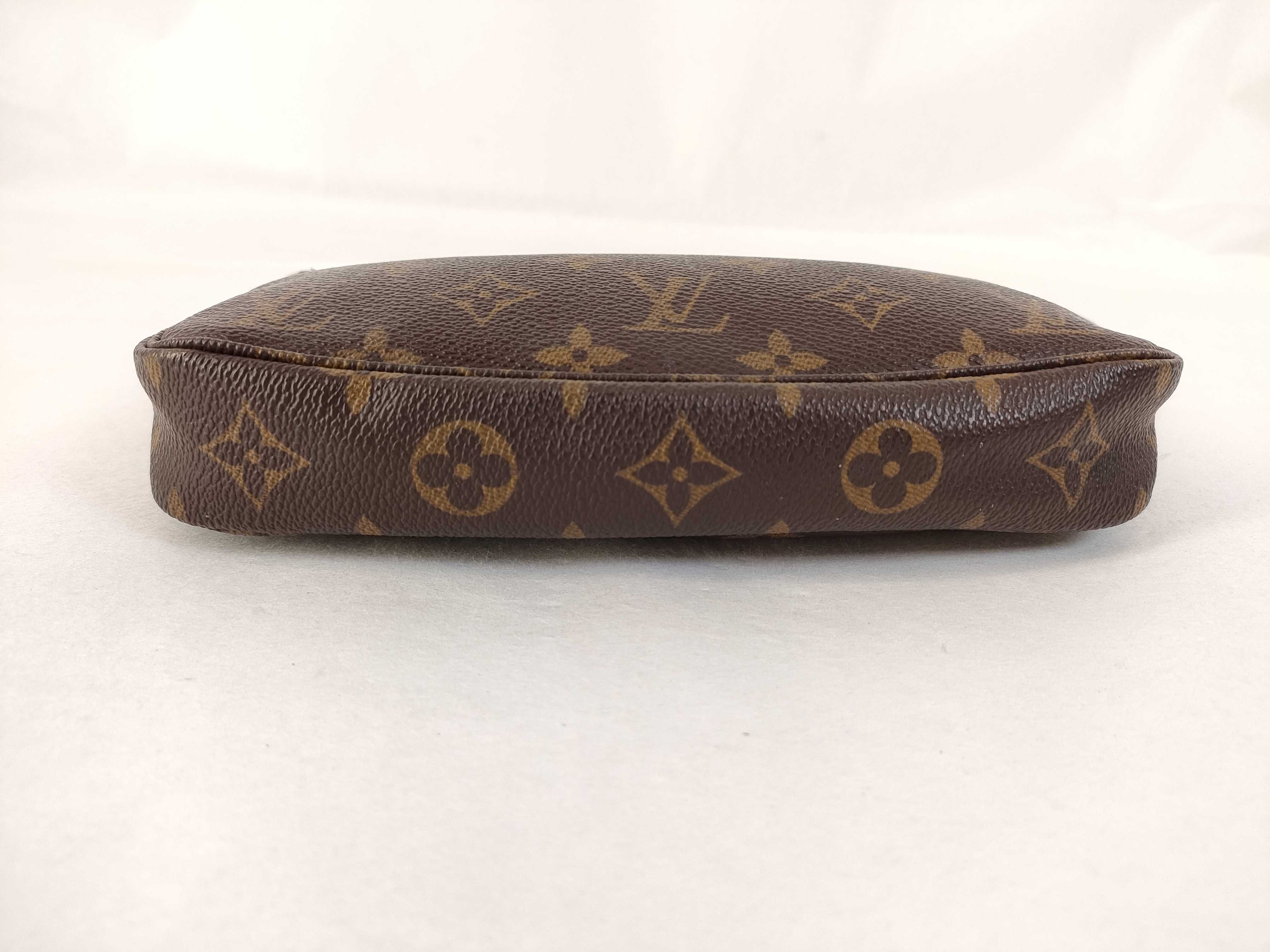 Monogram Louis Vuitton Accessory Pouch m51980 Pouch — view 9