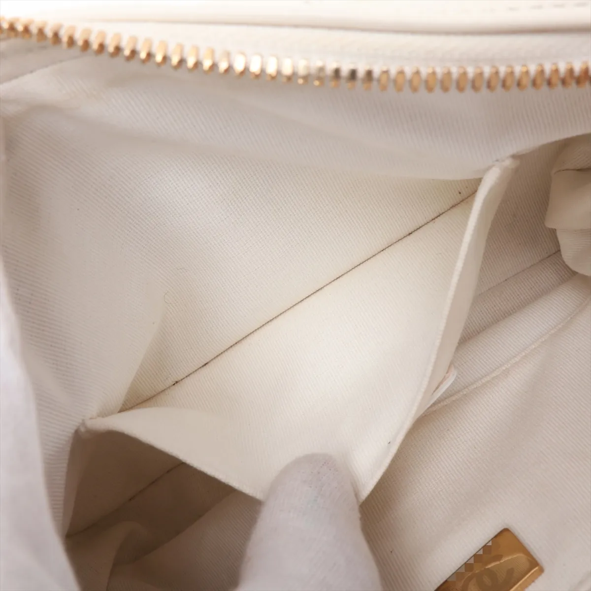 Matelassé Leather Chain Shoulder Bag, White with Gold Hardware, NN2806UE, Random Plate — view 7