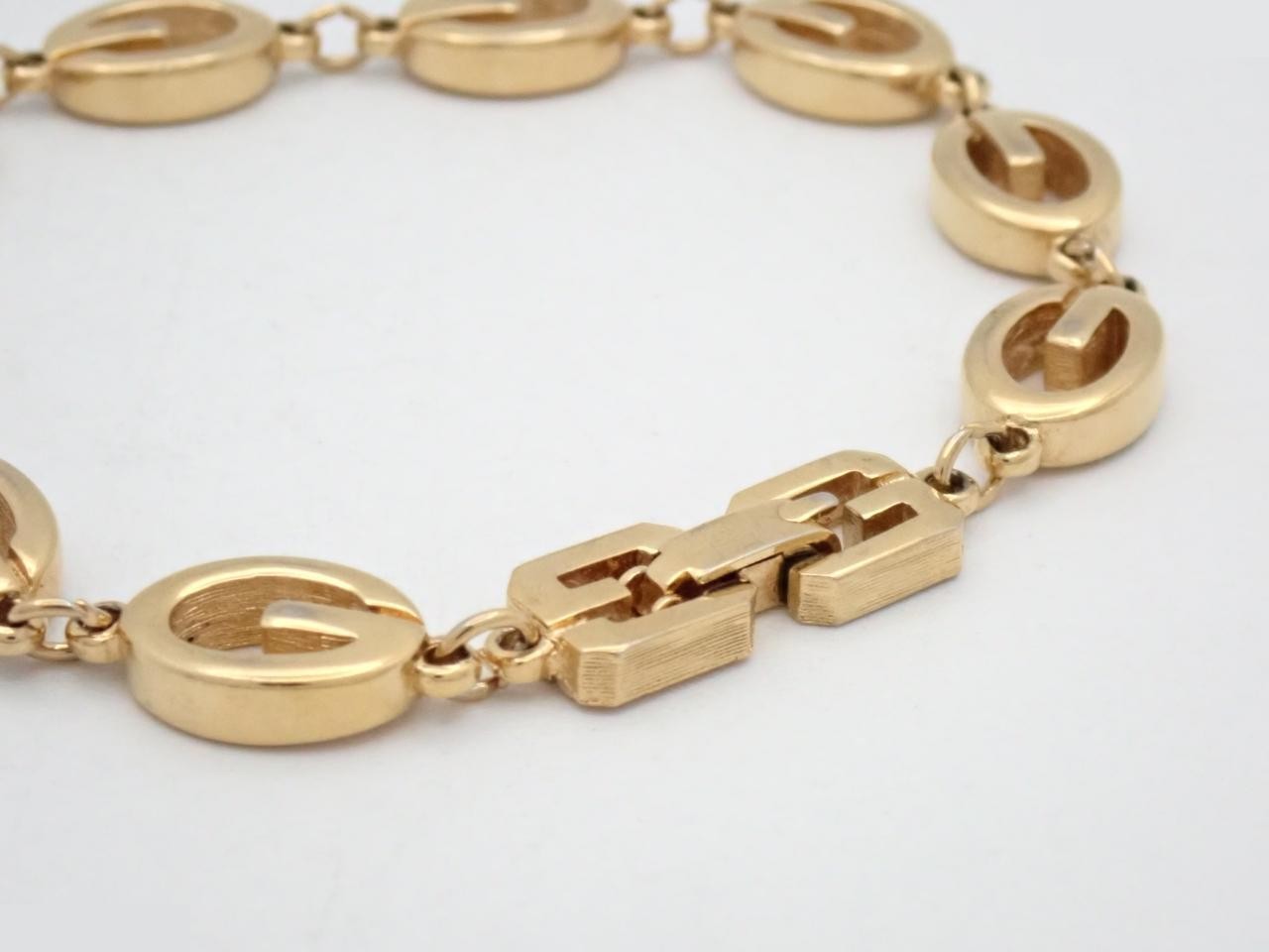Other items in the line: Precious metal bracelets and bangles (metal), wrist circumference approximately 18.5 cm. — view 3