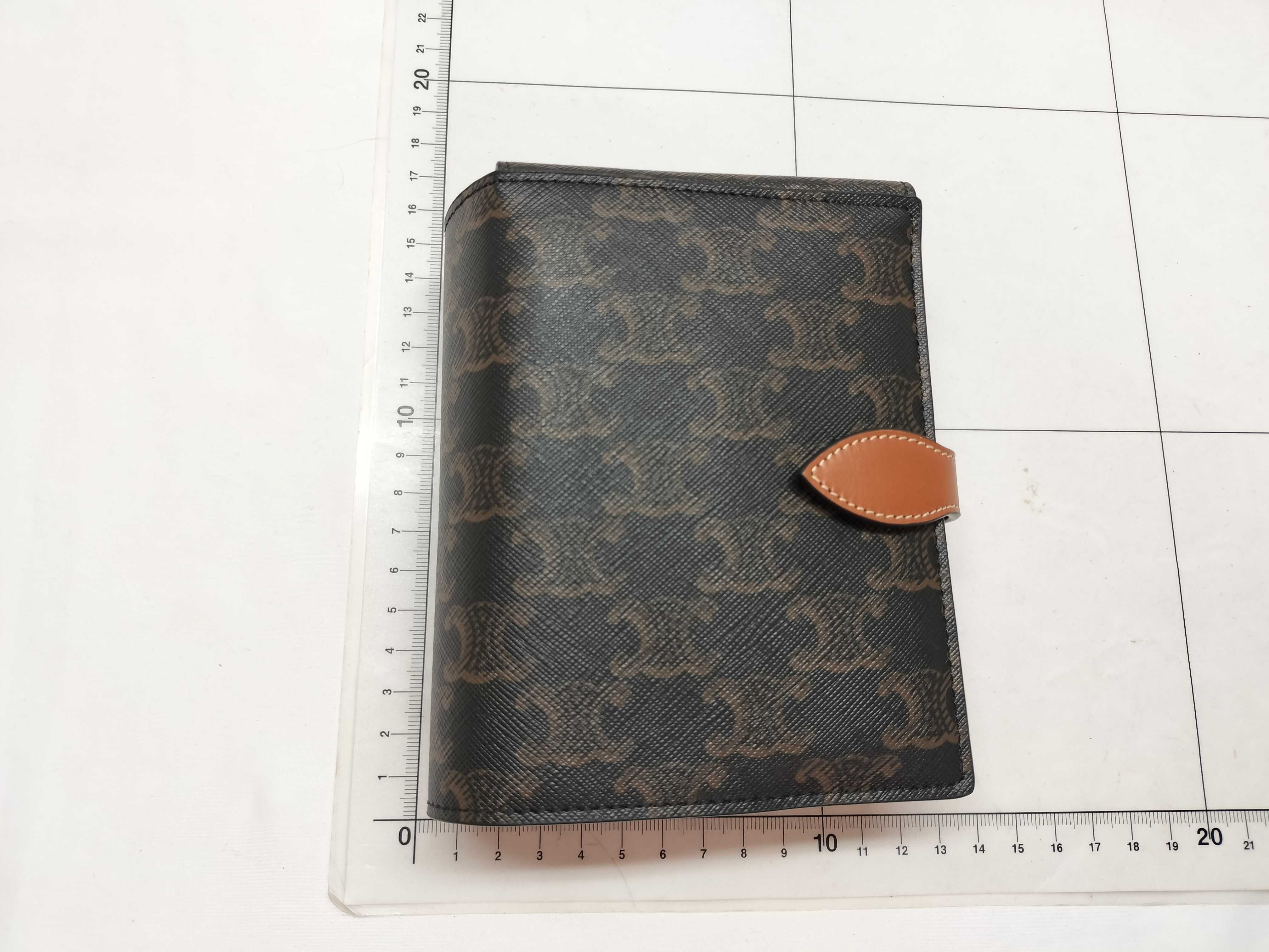 Travel Set and other accessories — view 2
