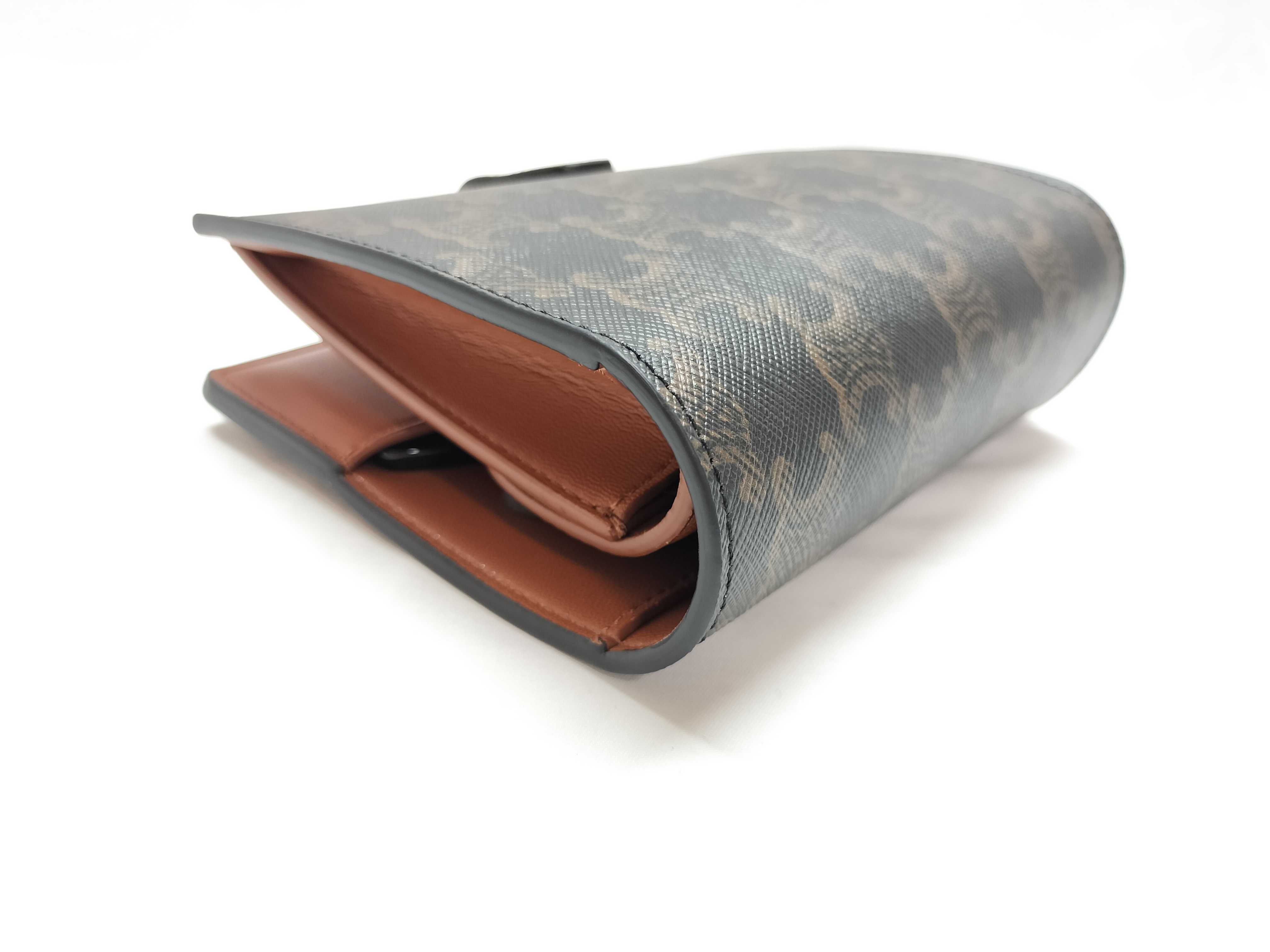 Travel Set and other accessories — view 3