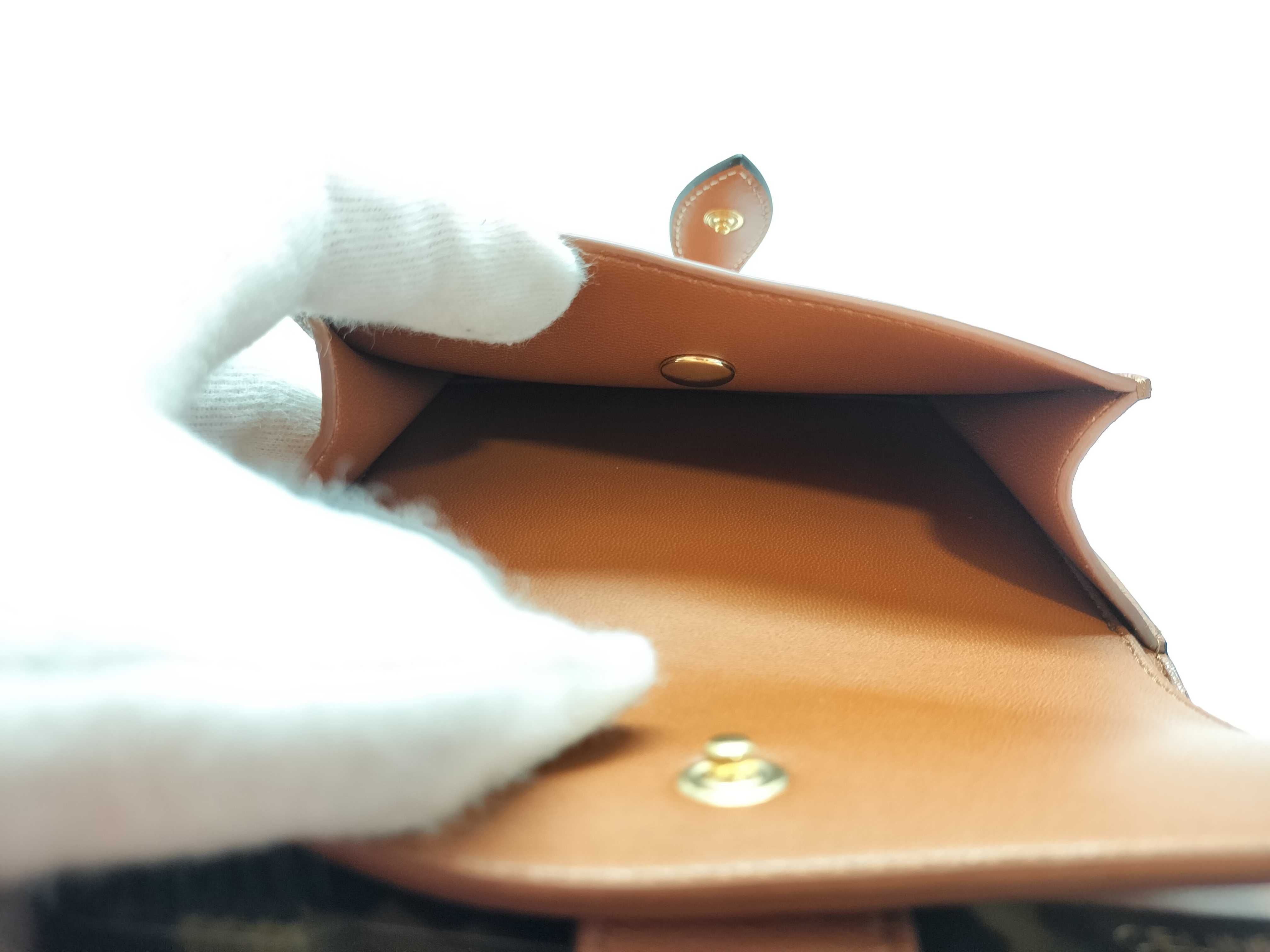 Travel Set and other accessories — view 9