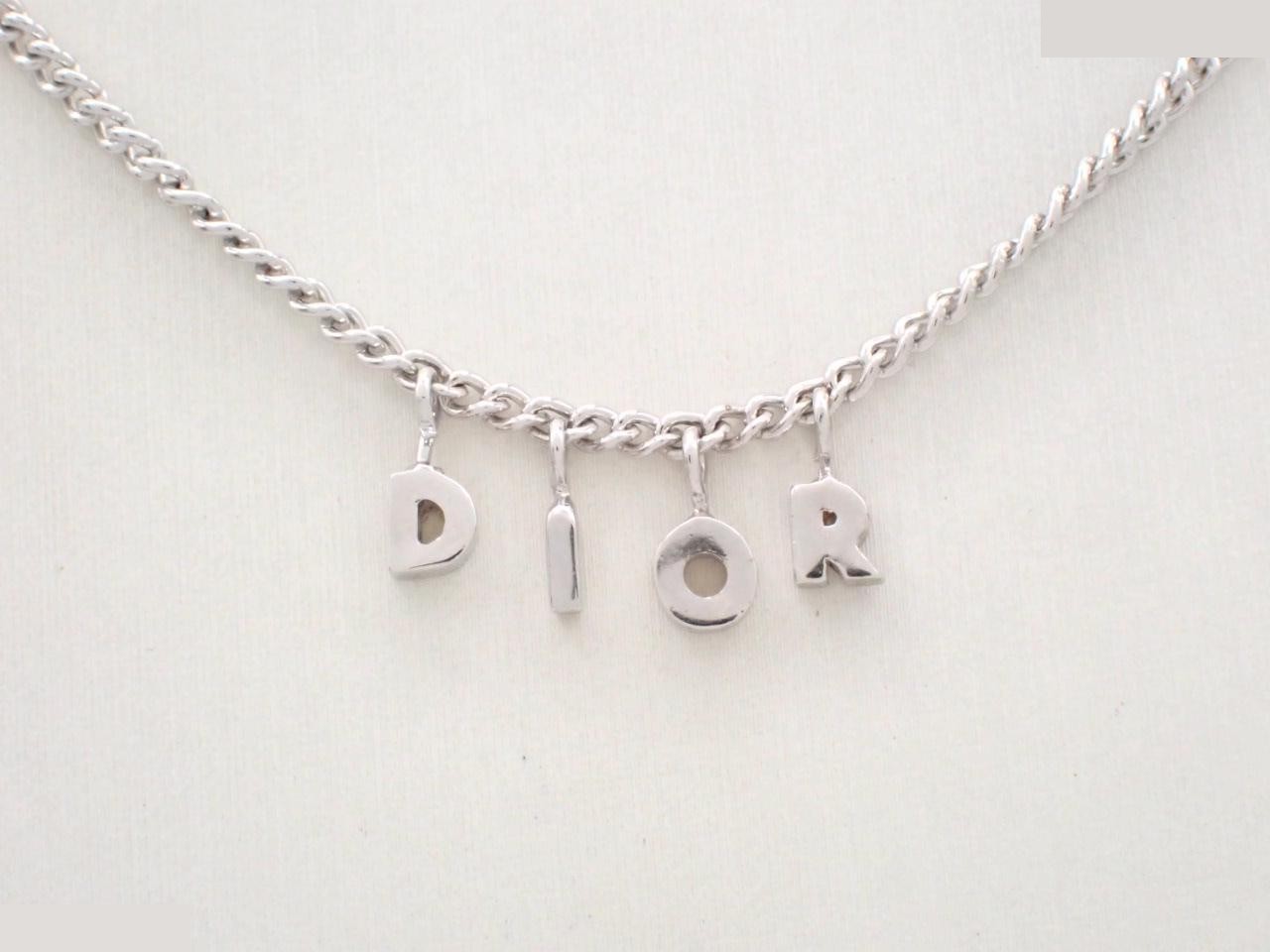 Silver necklace, chain approximately 44cm