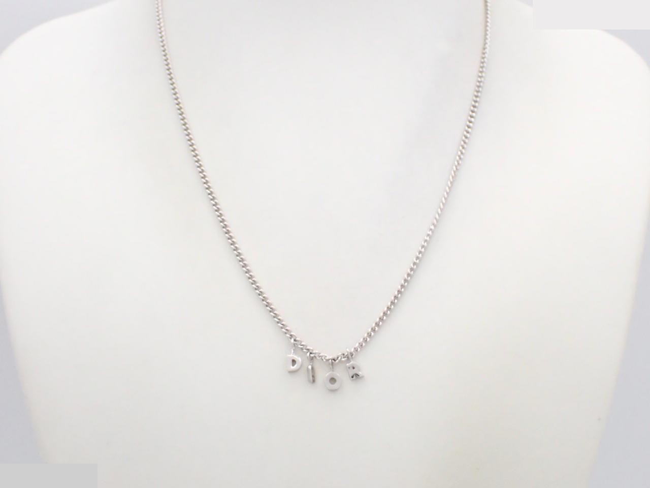 Silver necklace, chain approximately 44cm — view 3