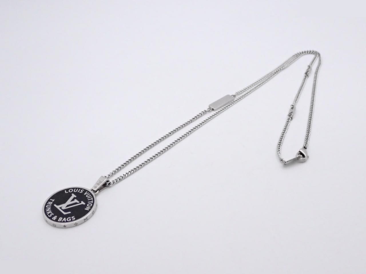 Collier LV Award Chain Pendant — view 3