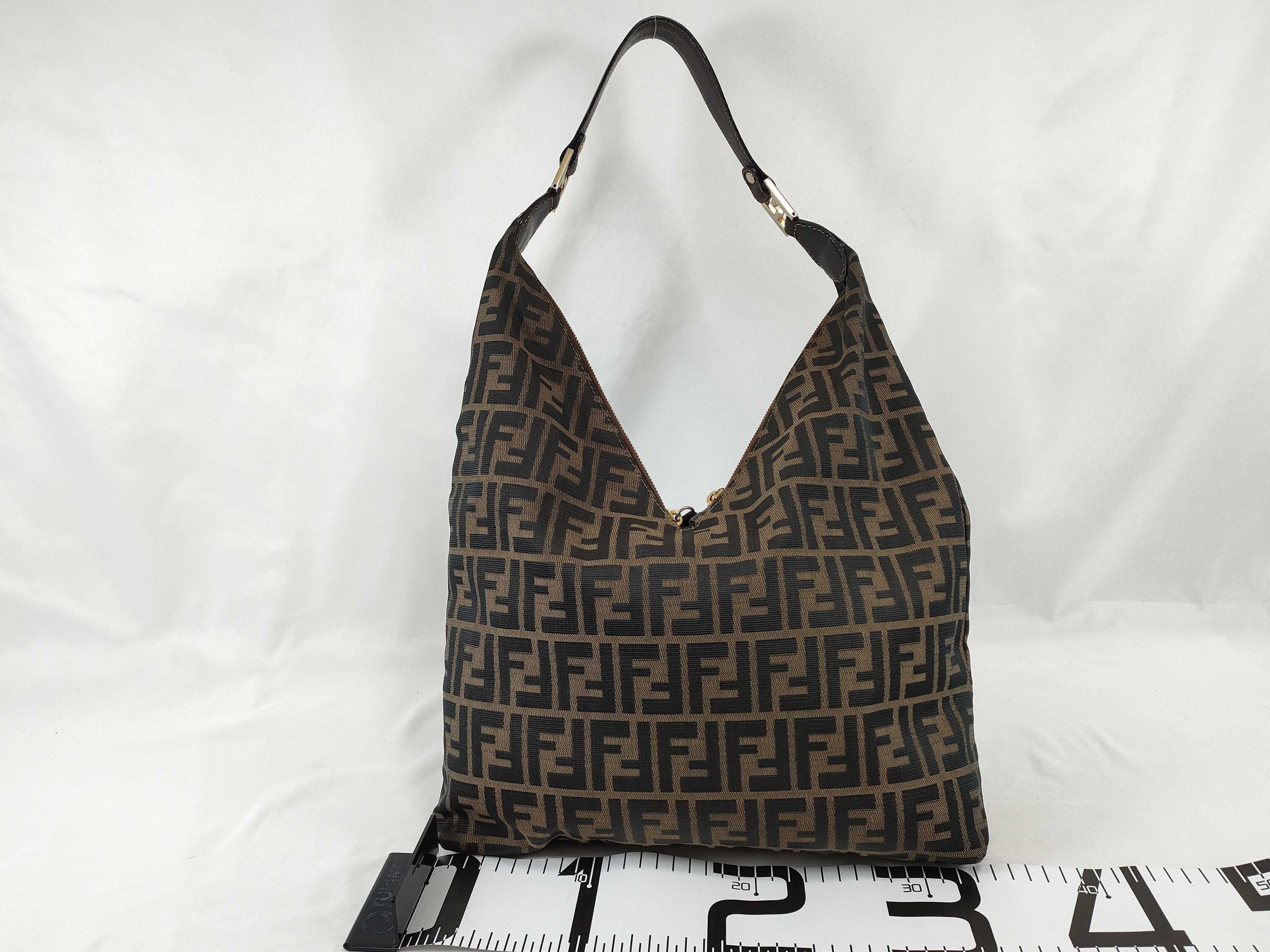 Zucca pattern FF V-shaped shoulder bag, leather and canvas, black and brown. — view 2
