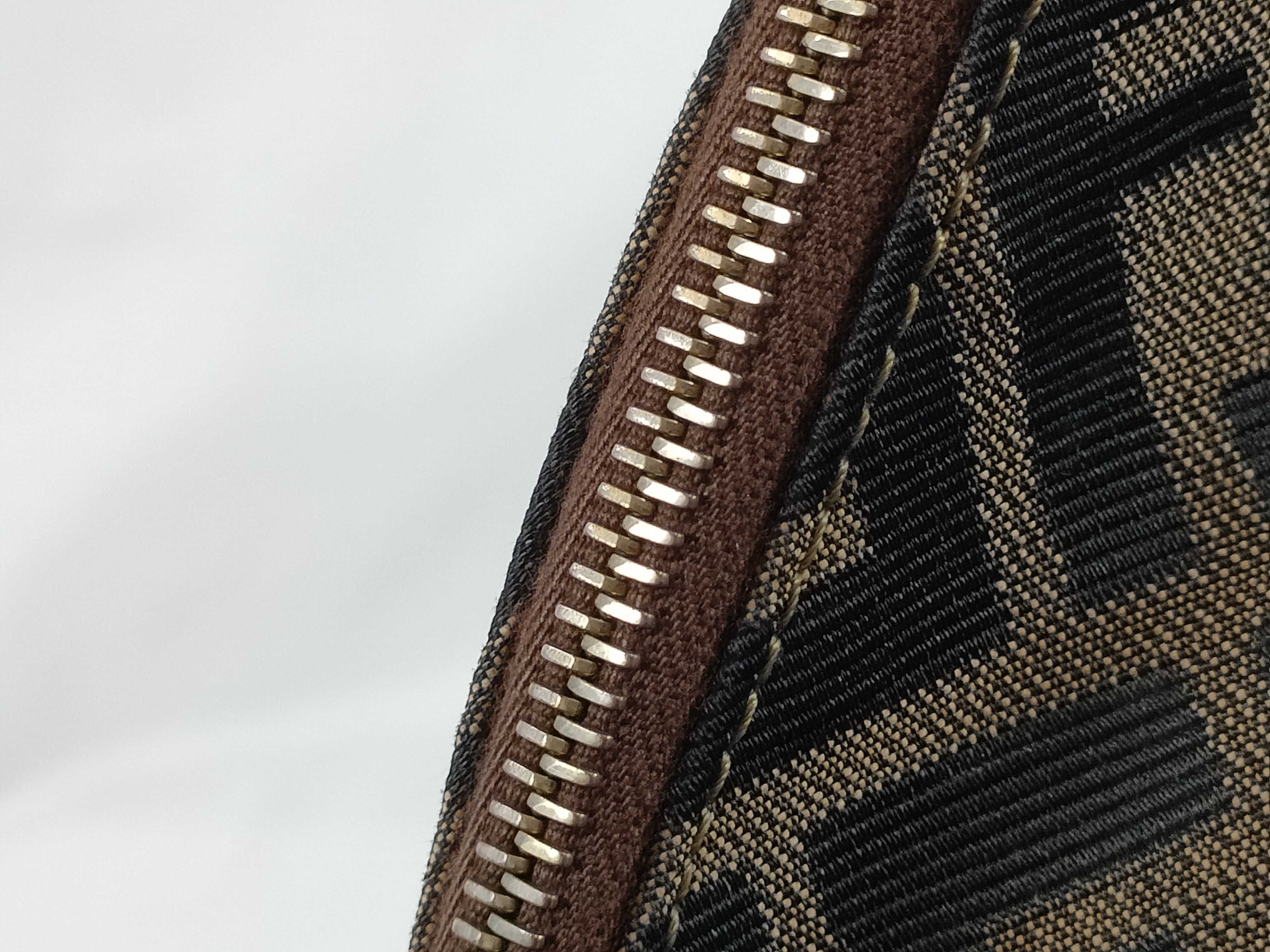 Zucca pattern FF V-shaped shoulder bag, leather and canvas, black and brown. — view 6