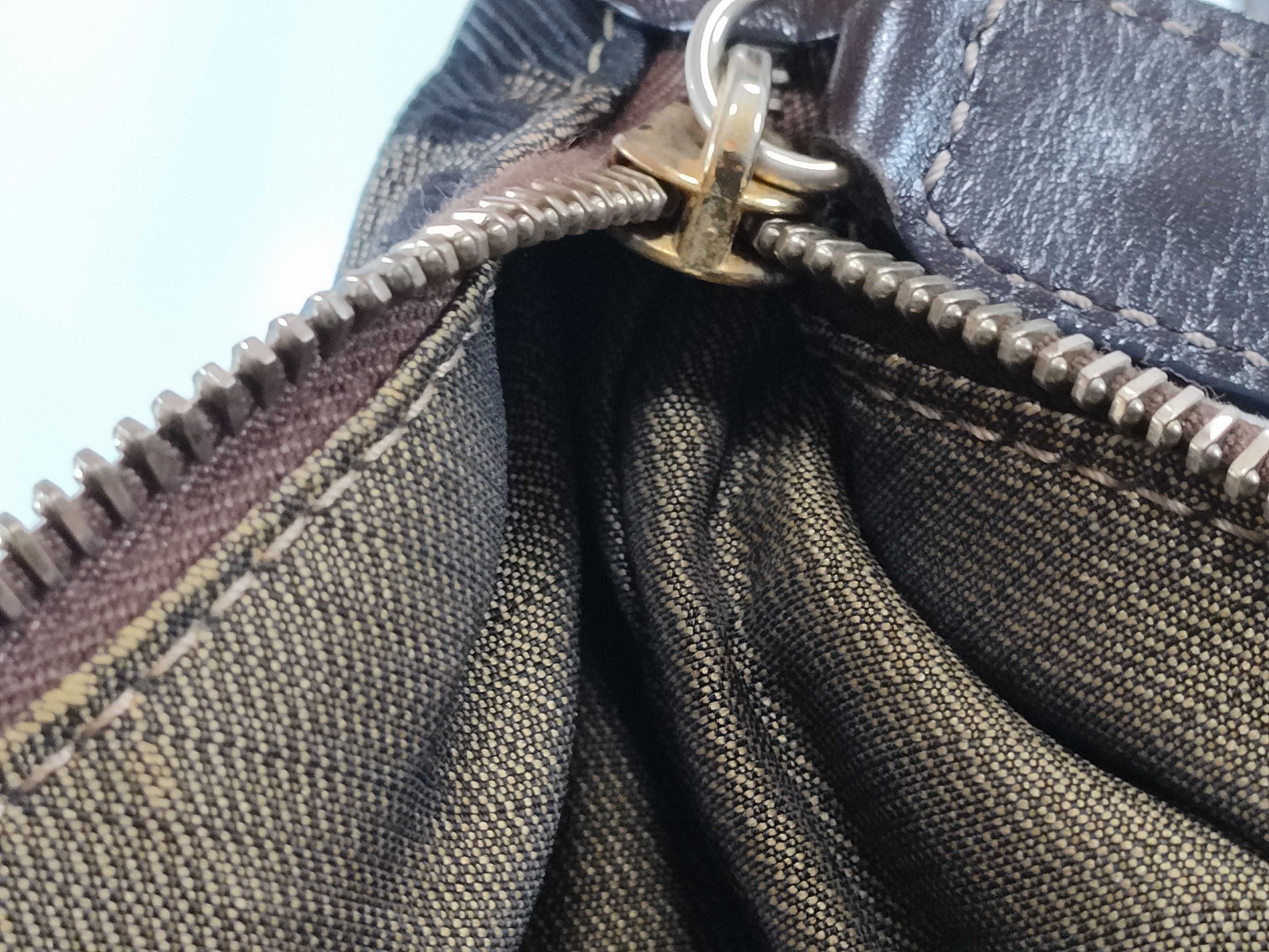 Zucca pattern FF V-shaped shoulder bag, leather and canvas, black and brown. — view 9