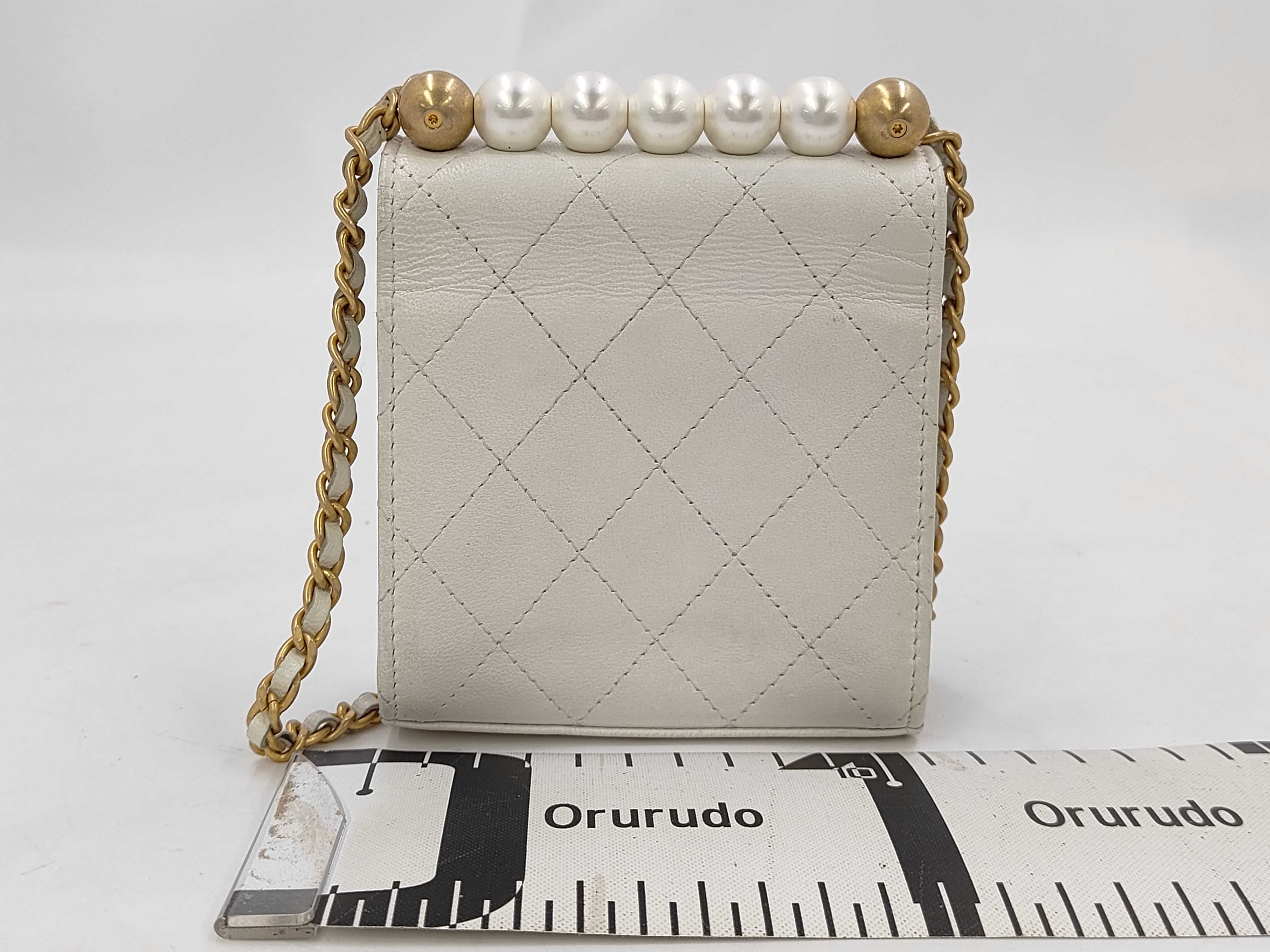 Matelassé Pearl Shoulder Bag (White) — view 2