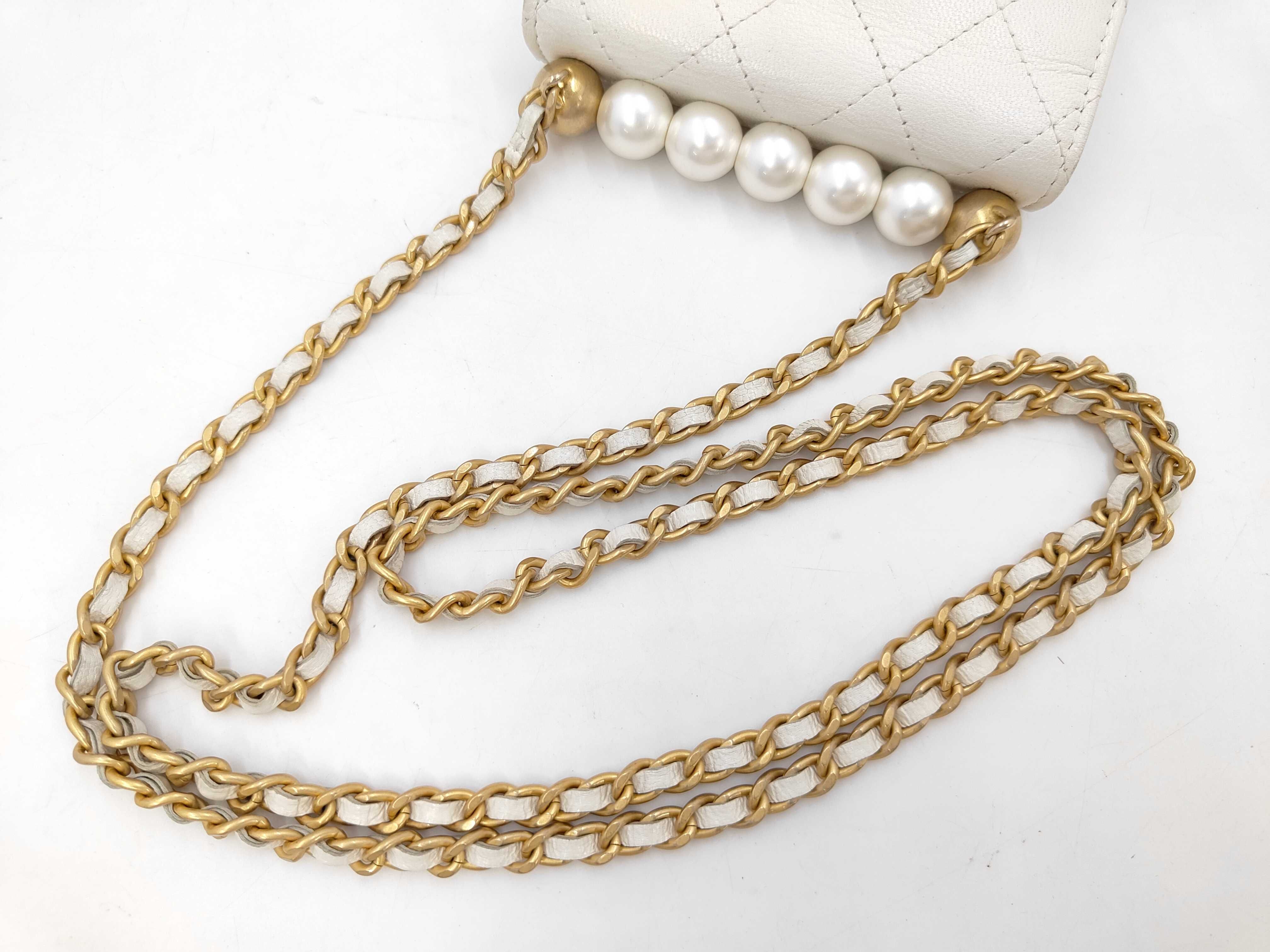 Matelassé Pearl Shoulder Bag (White) — view 5