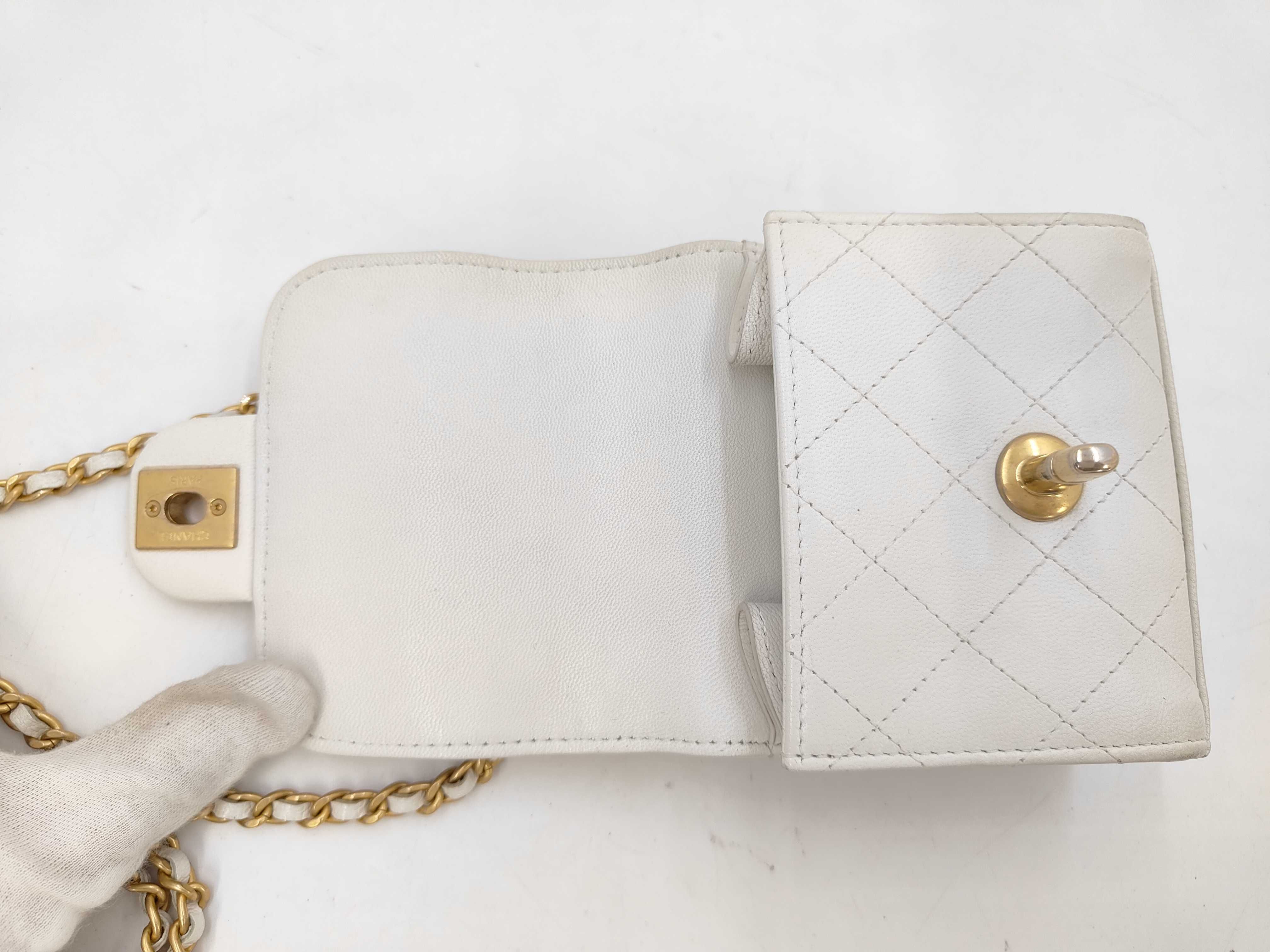 Matelassé Pearl Shoulder Bag (White) — view 8