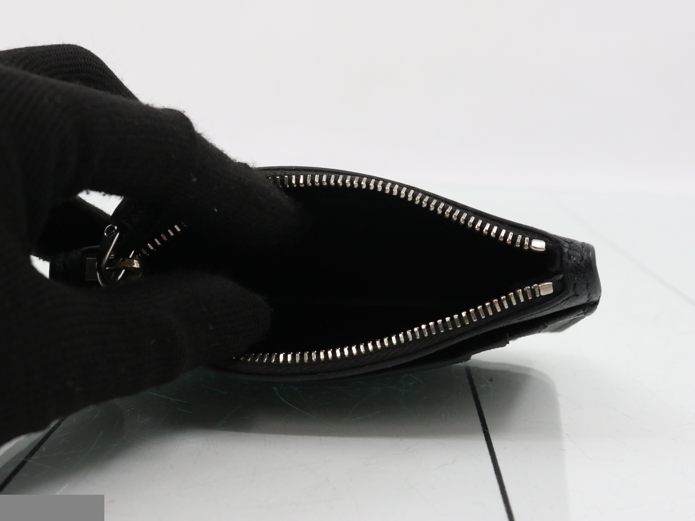 Fragment cases, bags, notebook covers, card cases, etc. — view 4