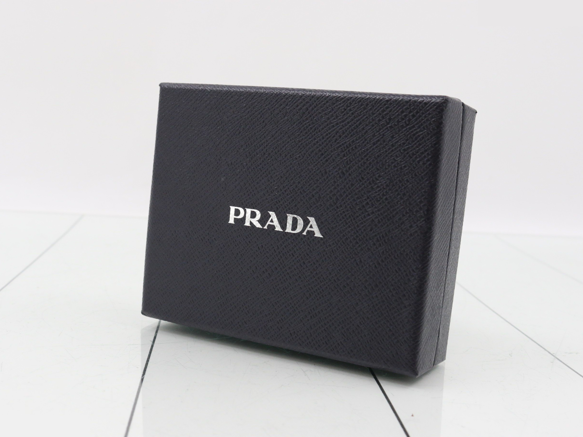 Fragment cases, bags, notebook covers, card cases, etc. — view 5