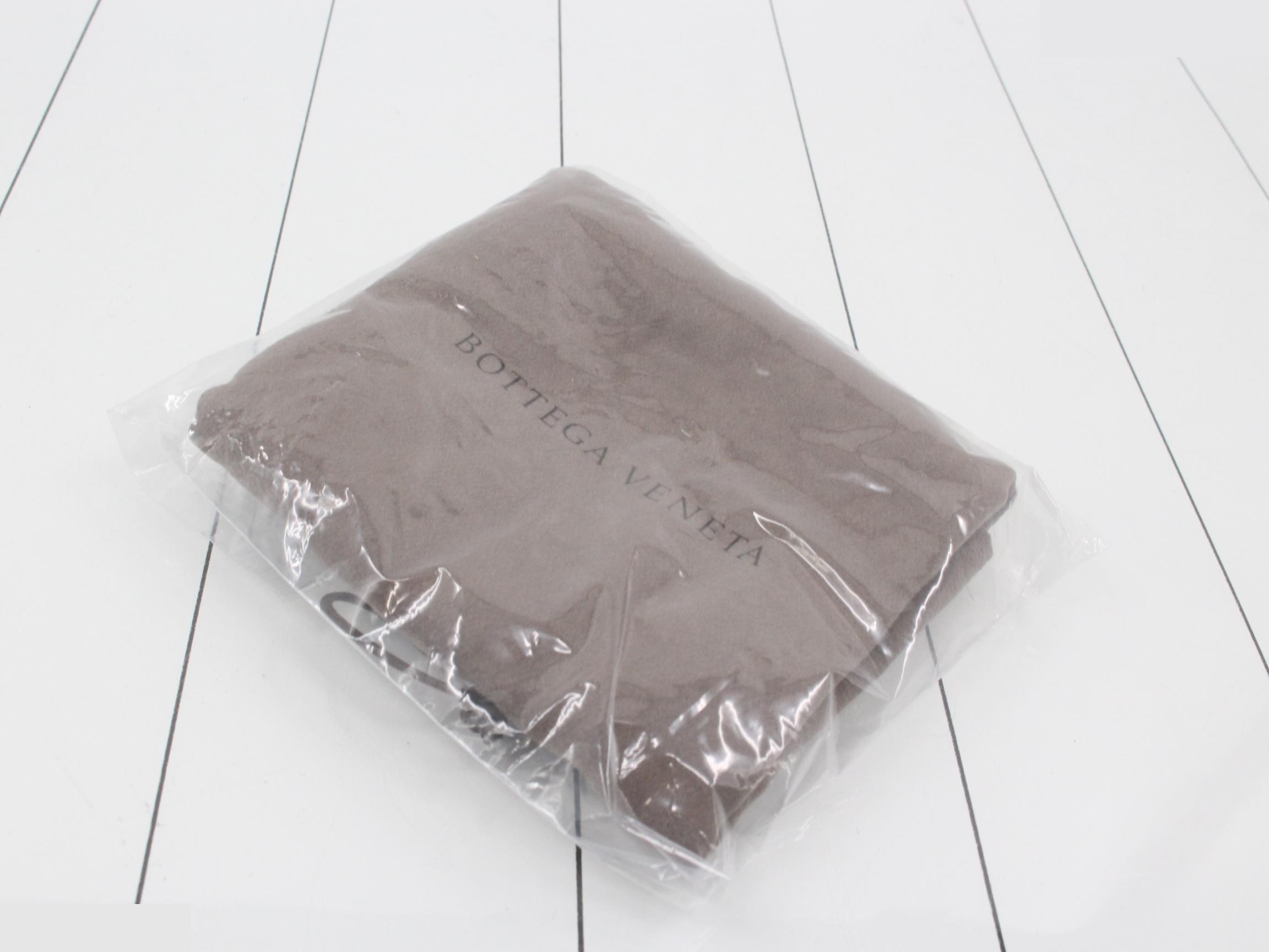 Intrecciato 2-way shoulder bag, with dust bag. — view 7