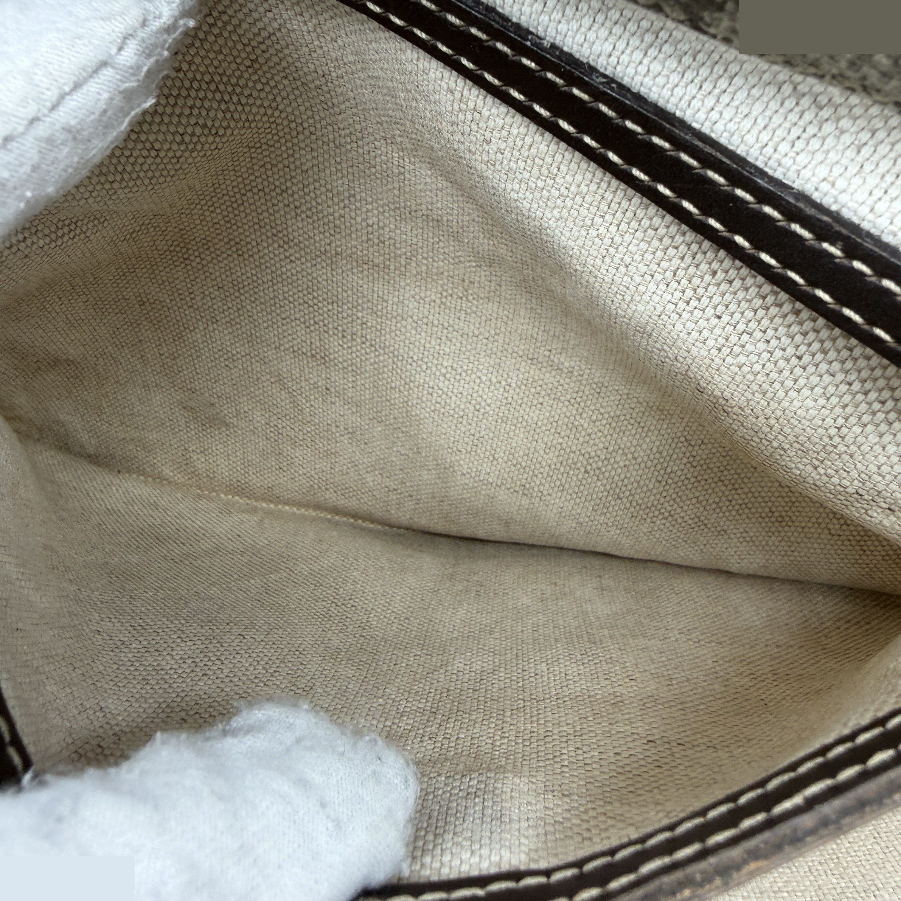 GG Supreme Shoulder Bag — view 11
