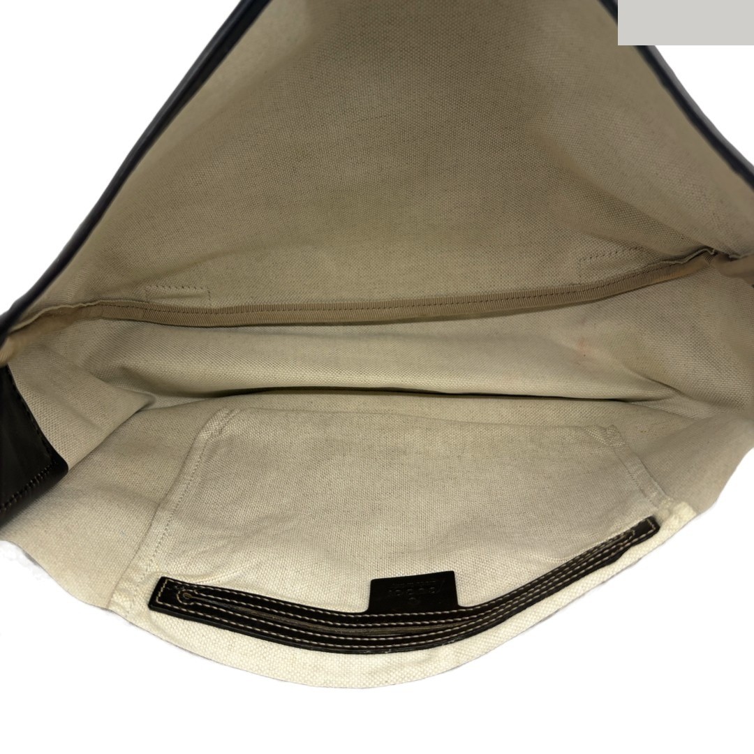 GG Supreme Shoulder Bag — view 8