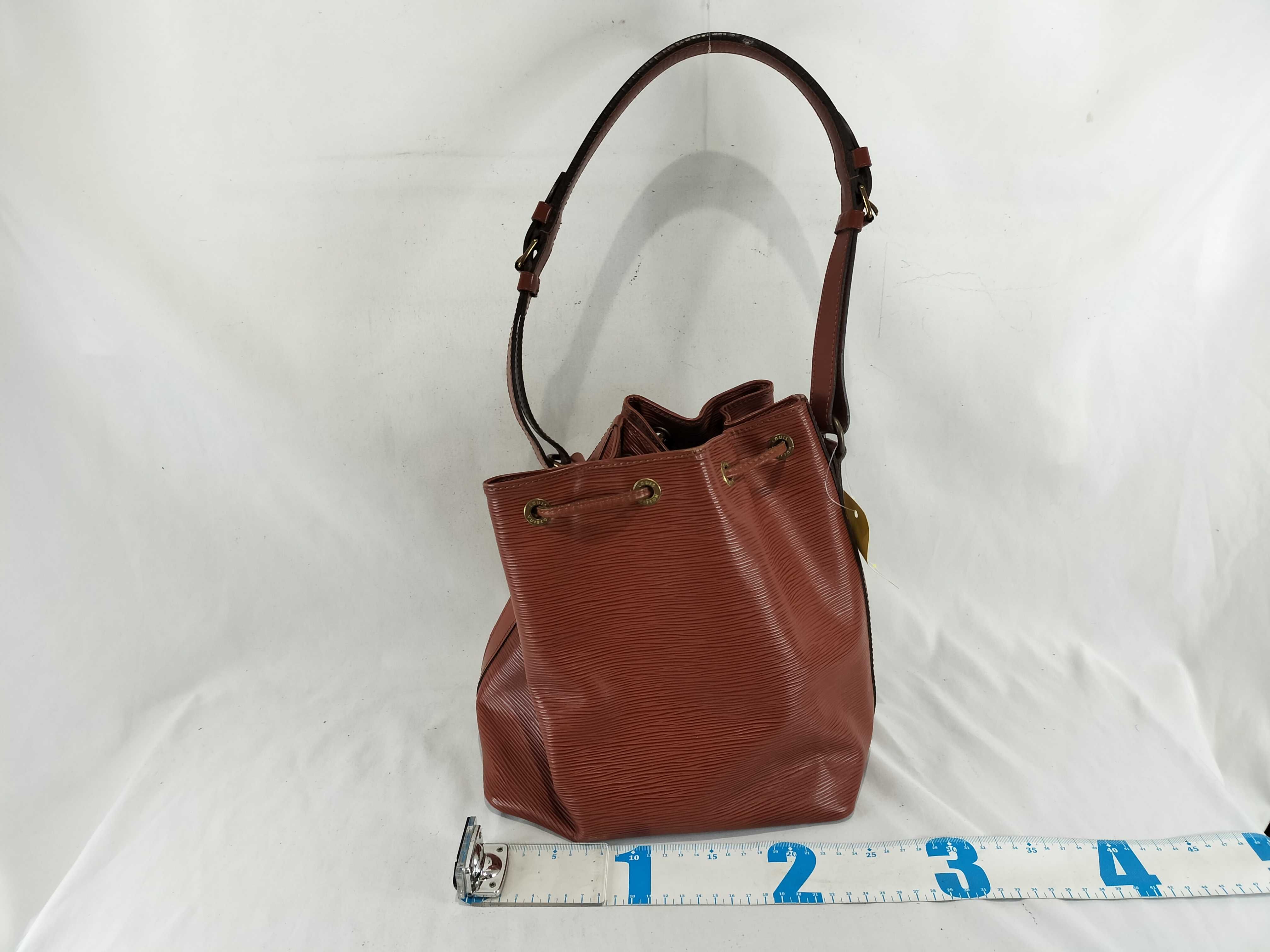 Epi Noé Brown Shoulder Bag — view 2