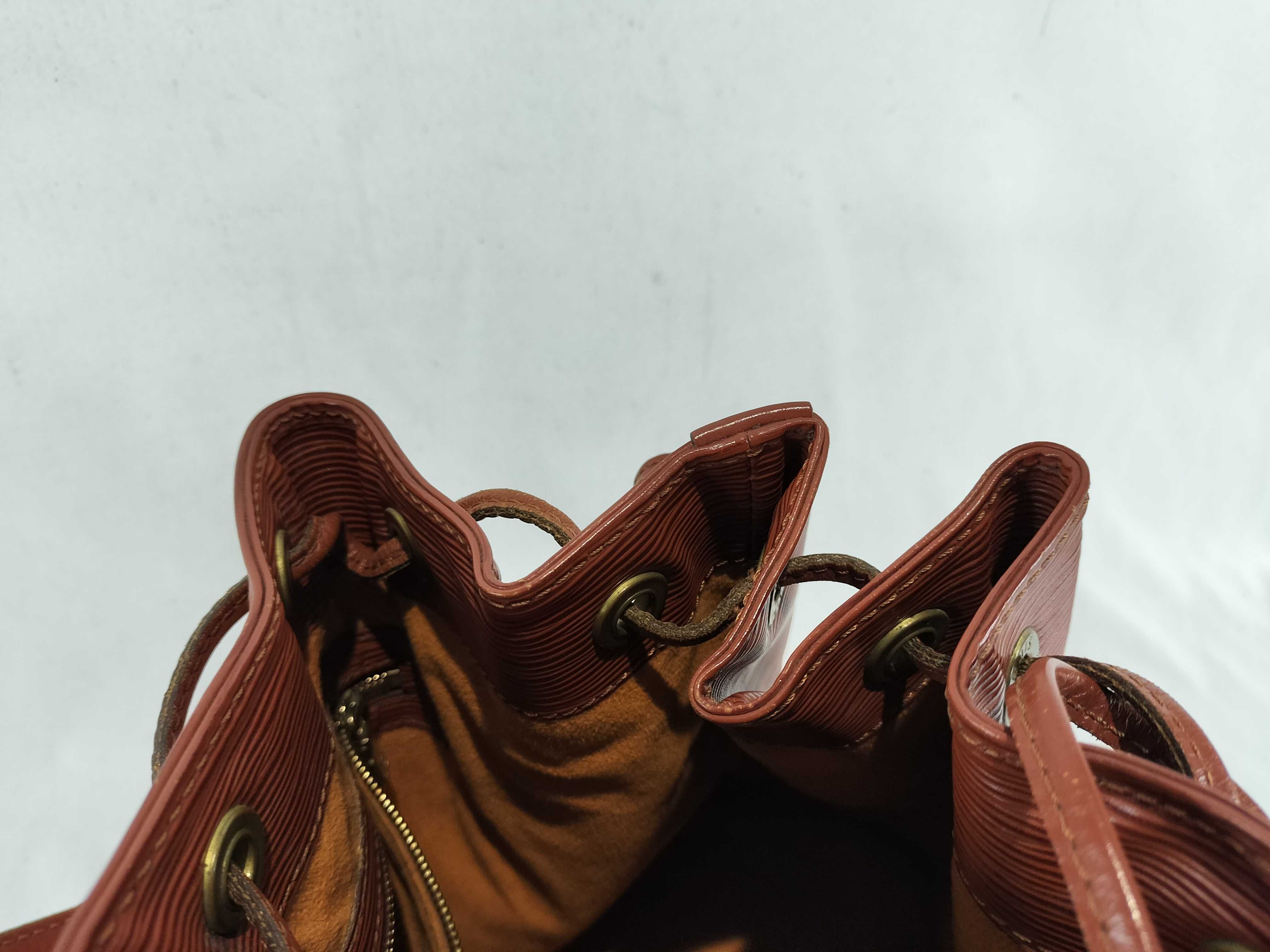 Epi Noé Brown Shoulder Bag — view 11