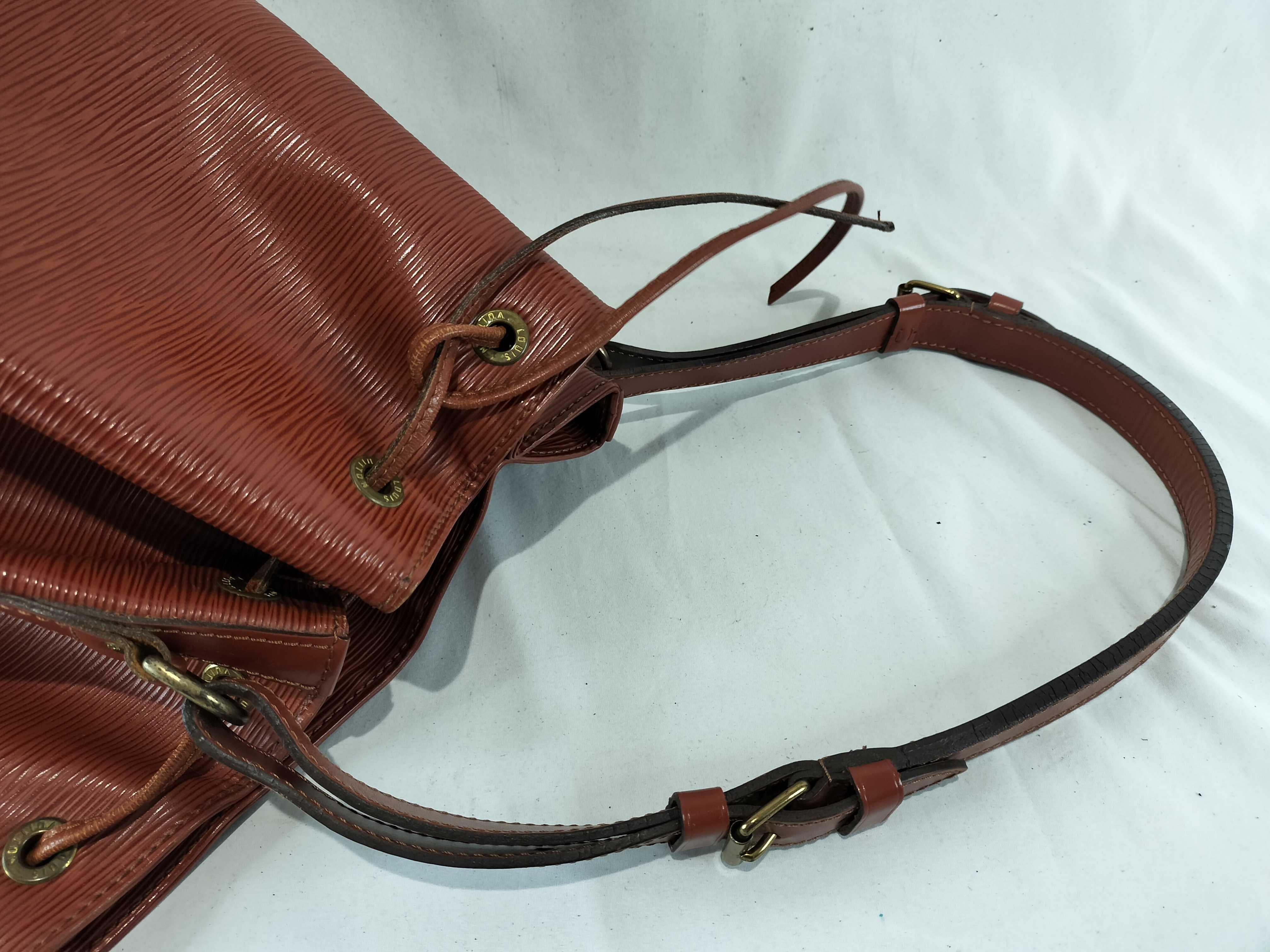 Epi Noé Brown Shoulder Bag — view 3