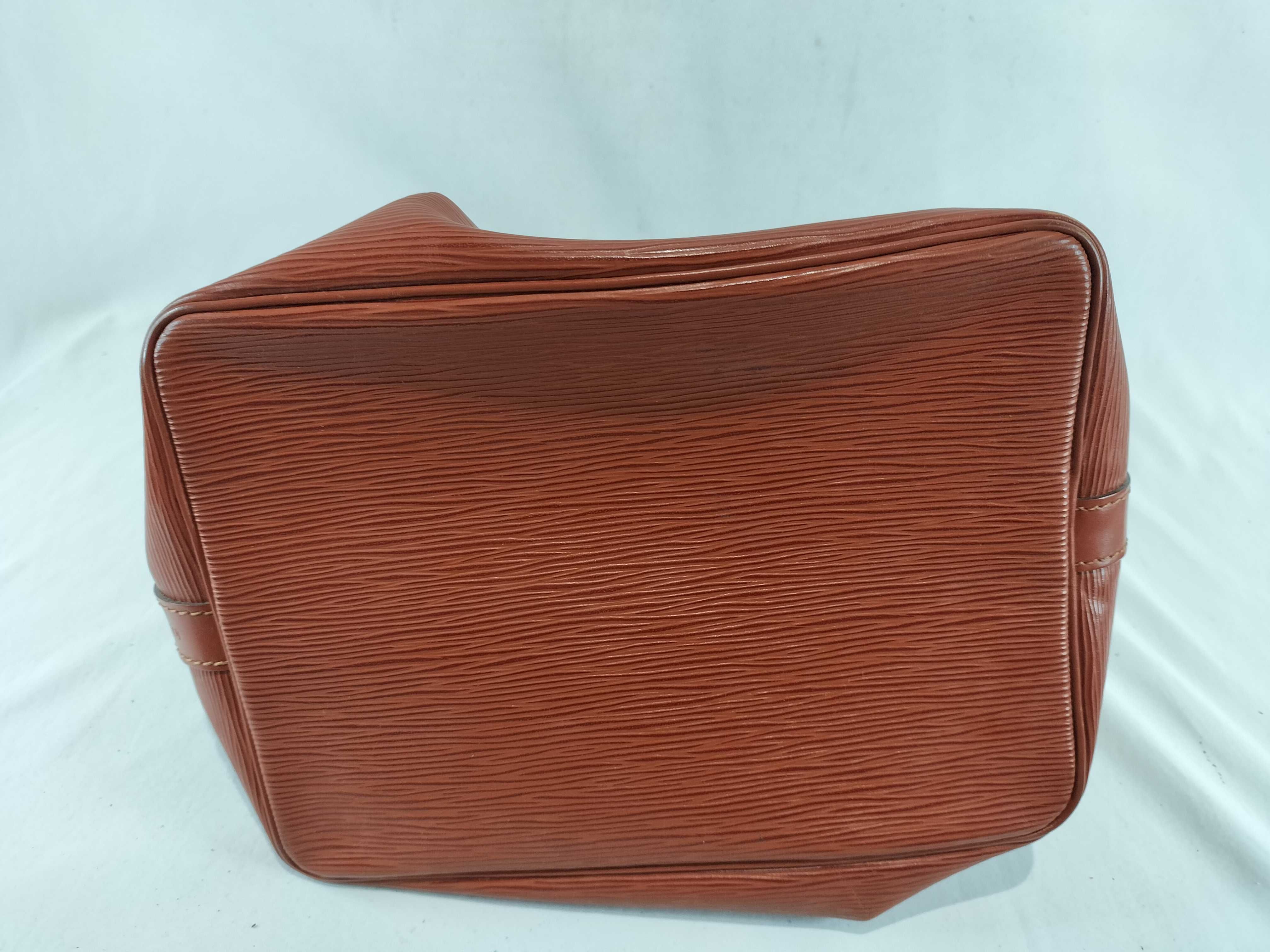 Epi Noé Brown Shoulder Bag — view 7
