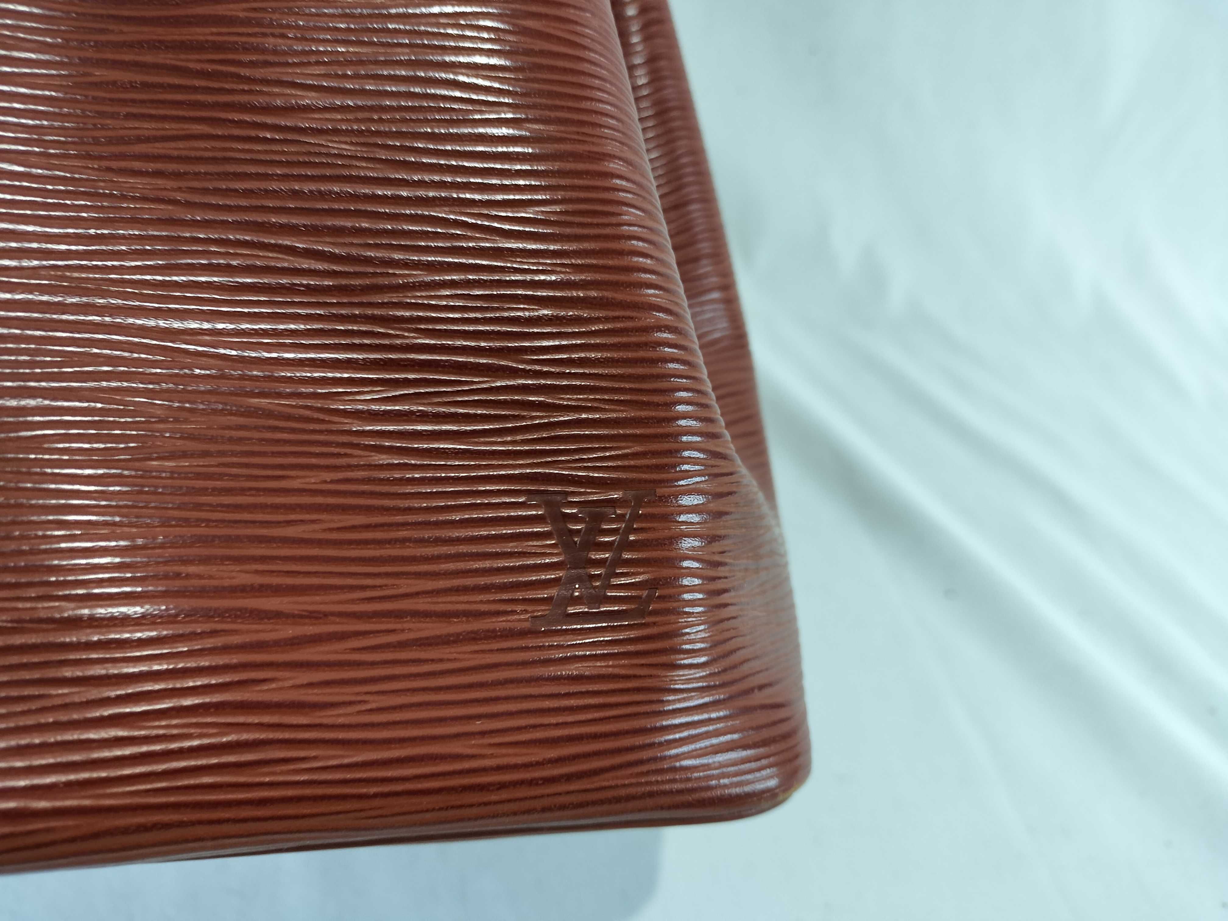 Epi Noé Brown Shoulder Bag — view 8