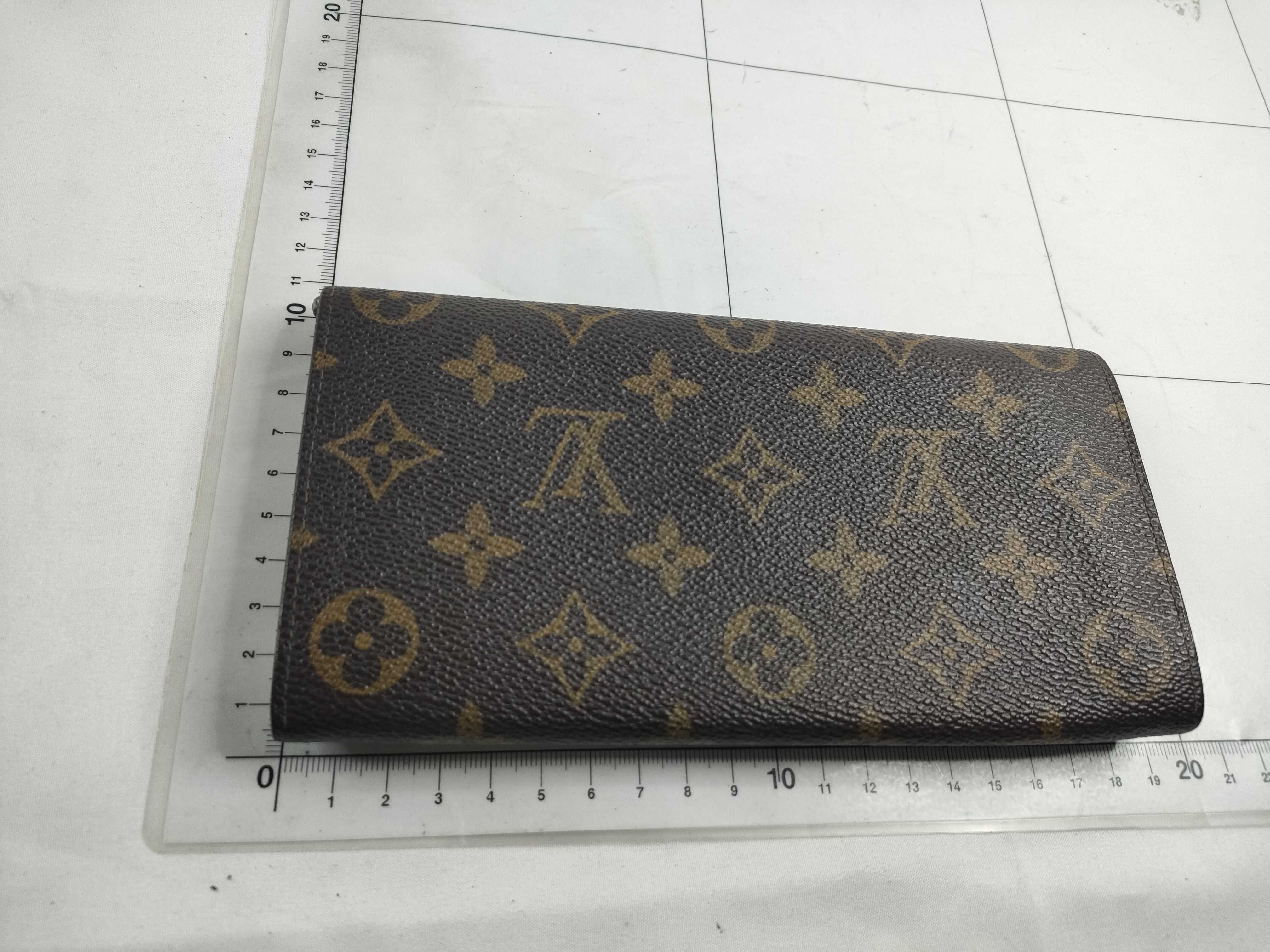 Monogram LV M61725 Monogram 8909 AN Wallet — view 2