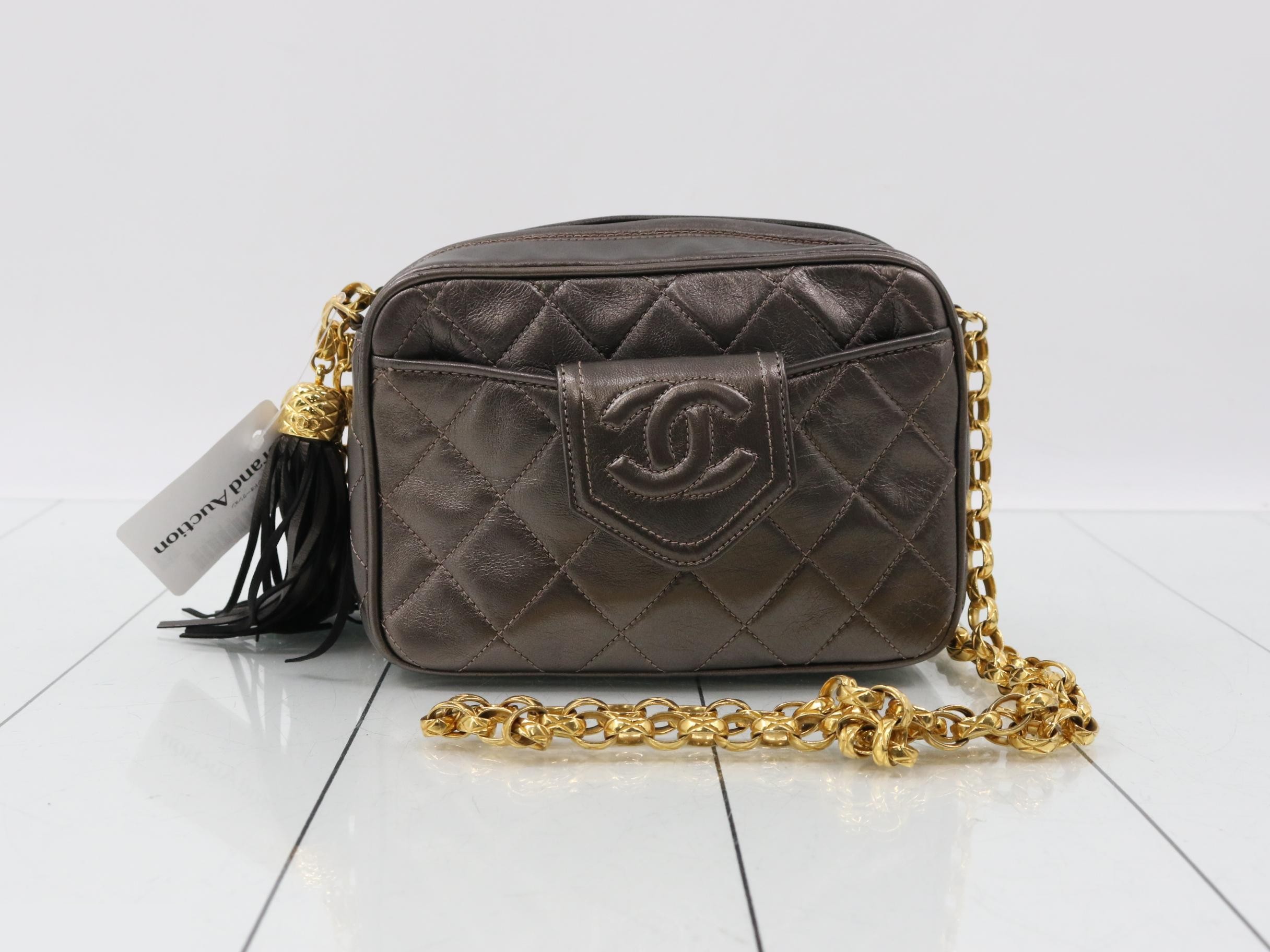 Chain shoulder bag, lambskin, serial number 1, with guarantee sticker.