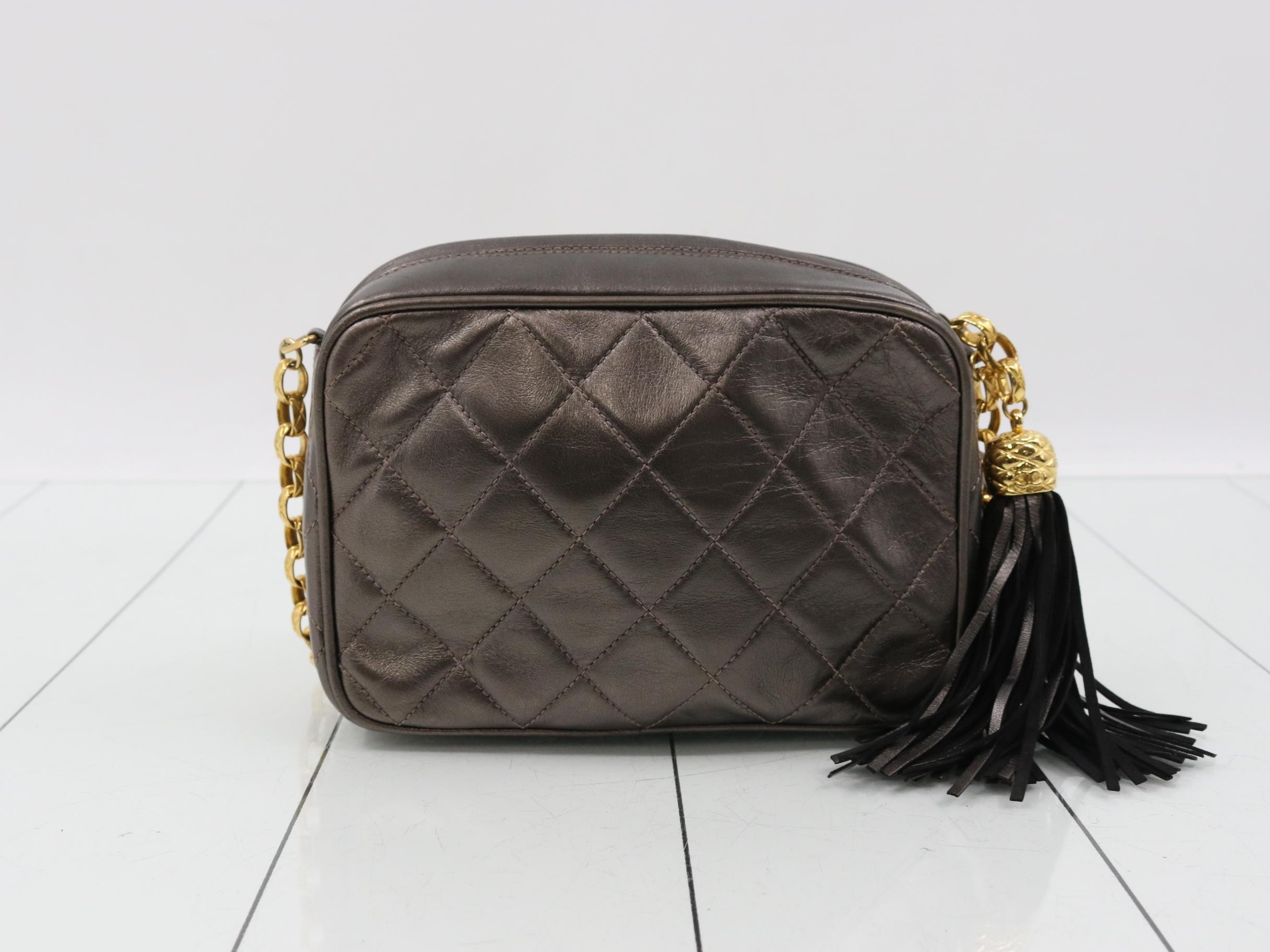 Chain shoulder bag, lambskin, serial number 1, with guarantee sticker. — view 2