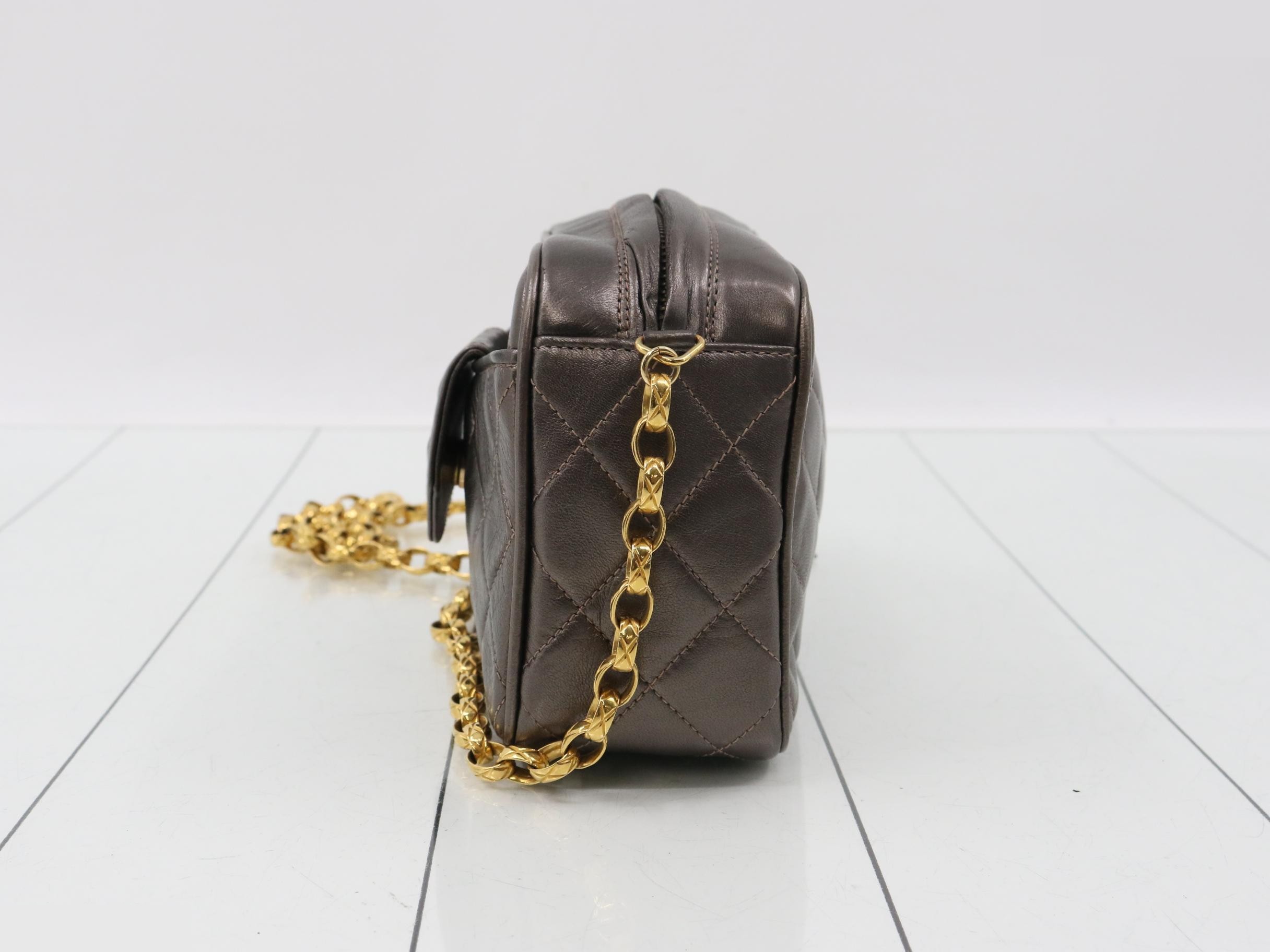 Chain shoulder bag, lambskin, serial number 1, with guarantee sticker. — view 3
