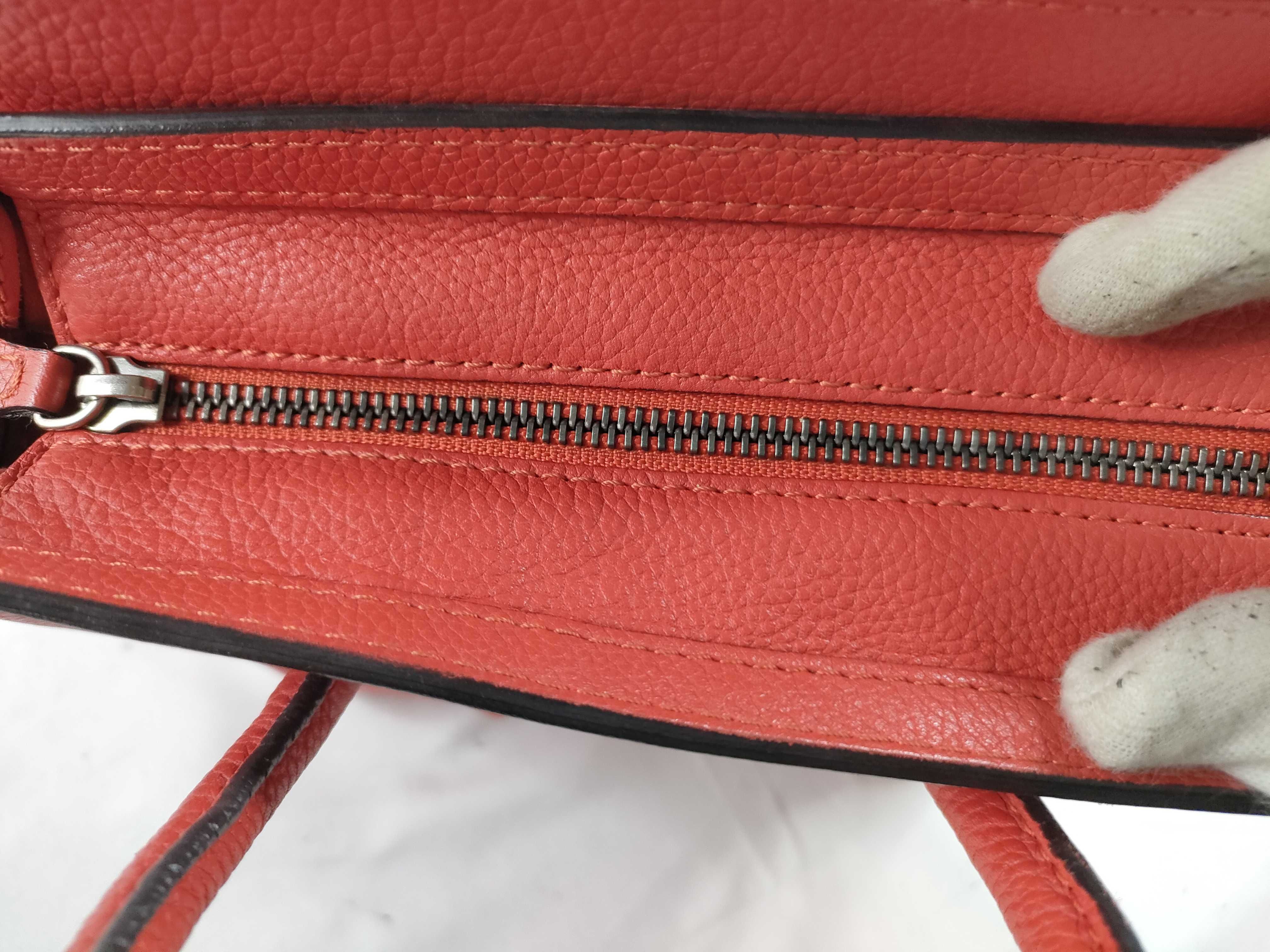 DU- Medium Luggage Bag red handbag — view 9