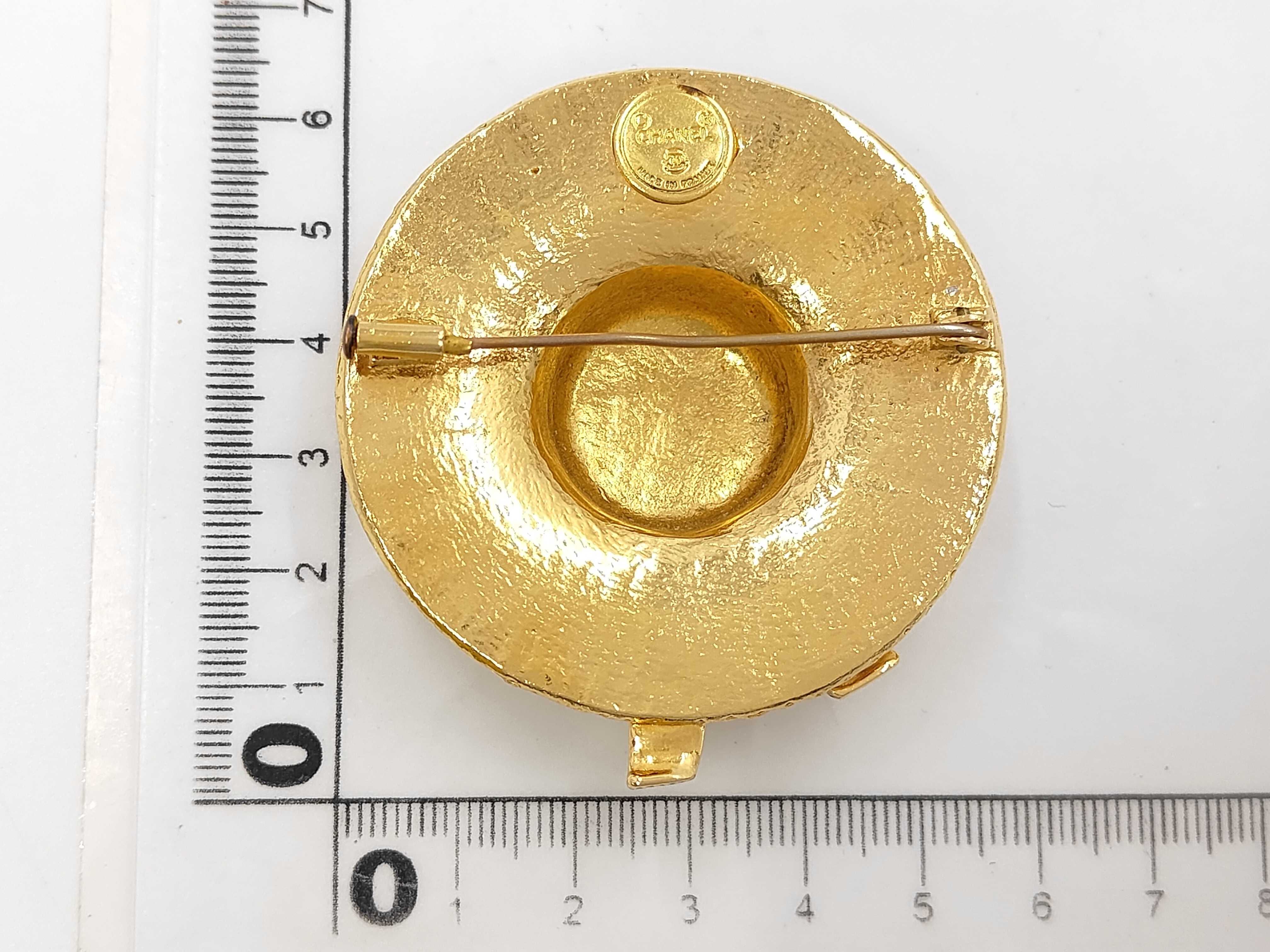 hat brooch box brooch — view 3