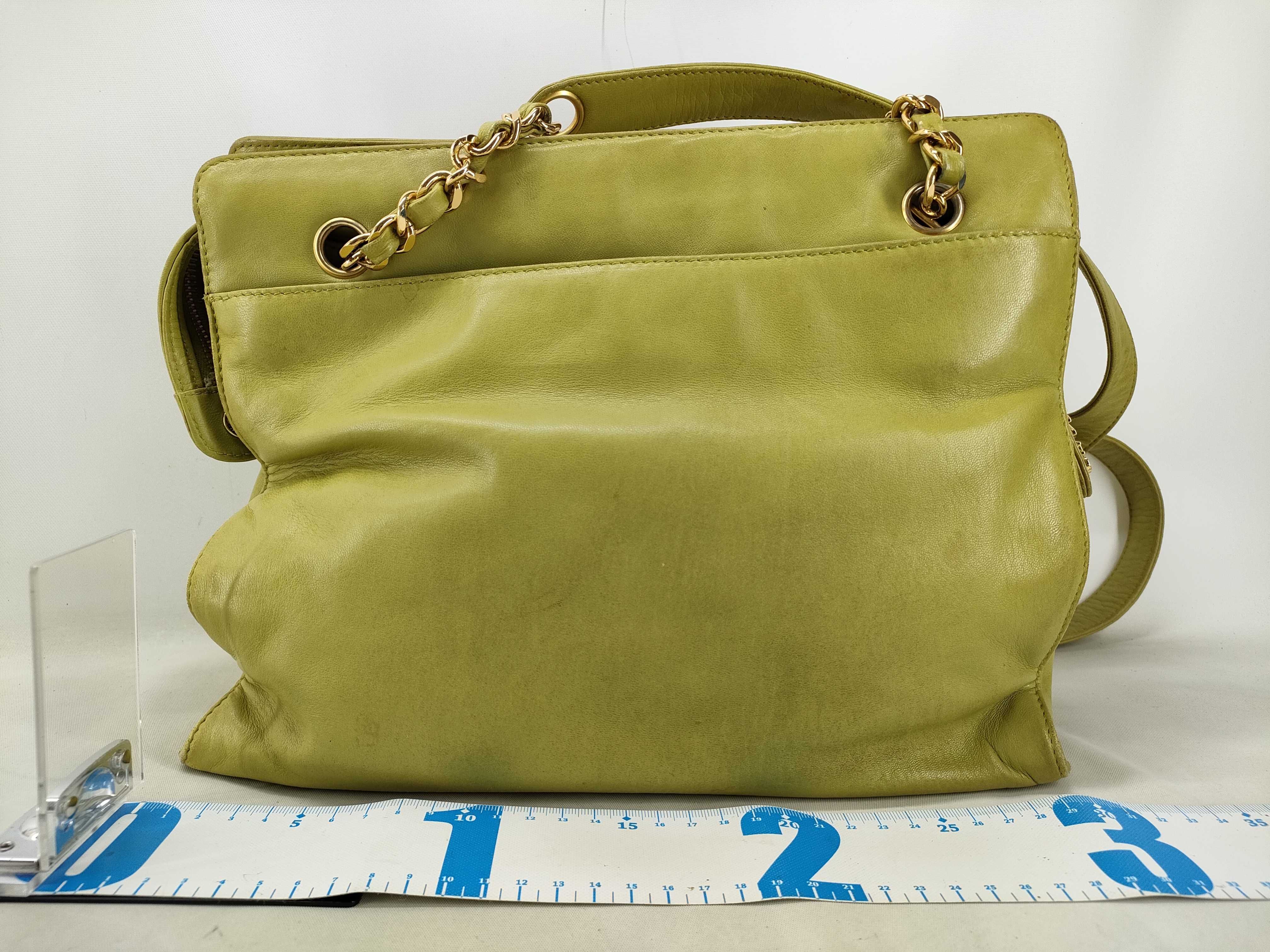 Lambskin Chain Shoulder Bag Tote Bag — view 2