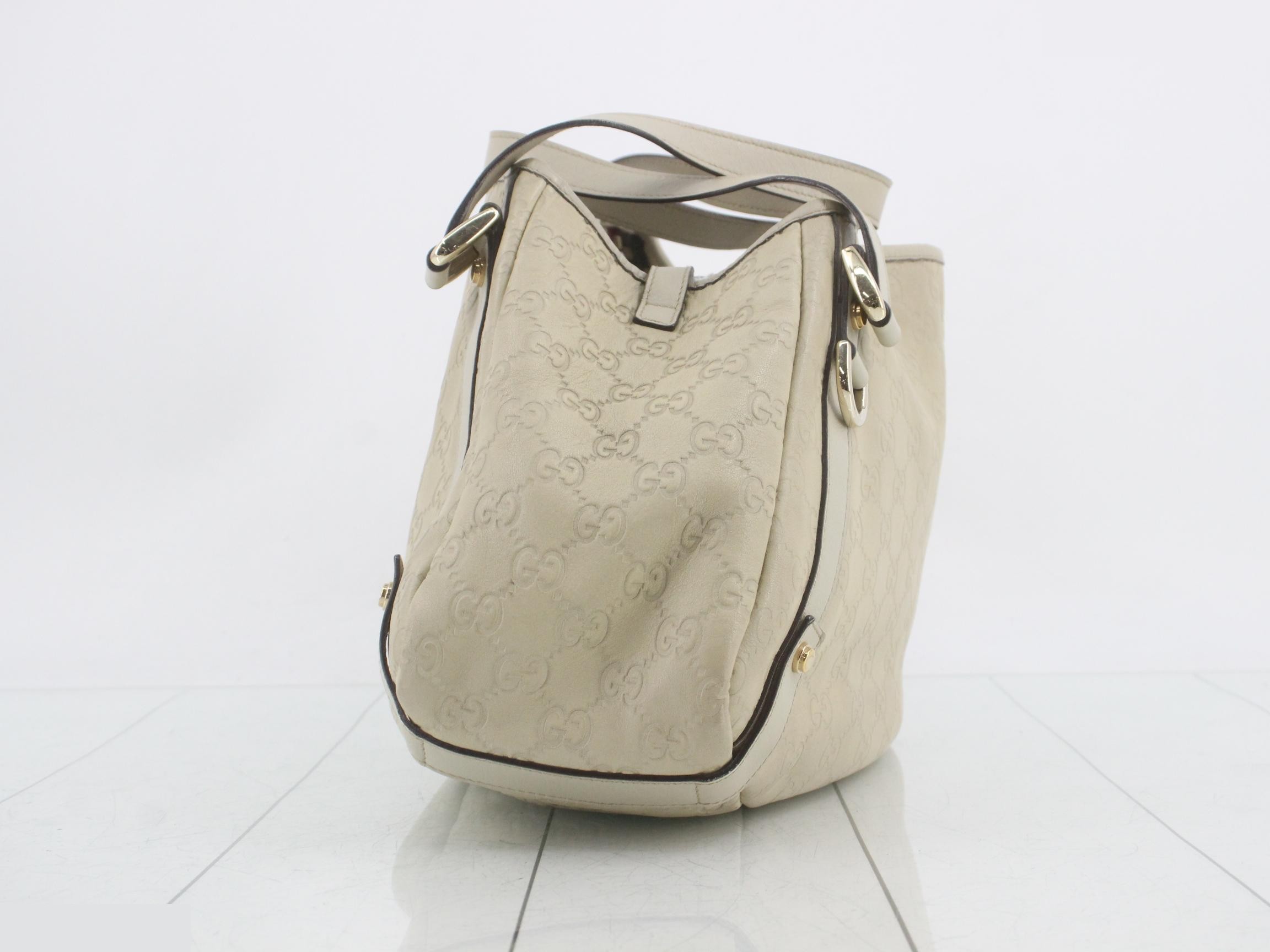 Abbey Hobo Shima Beige Shoulder Bag — view 4
