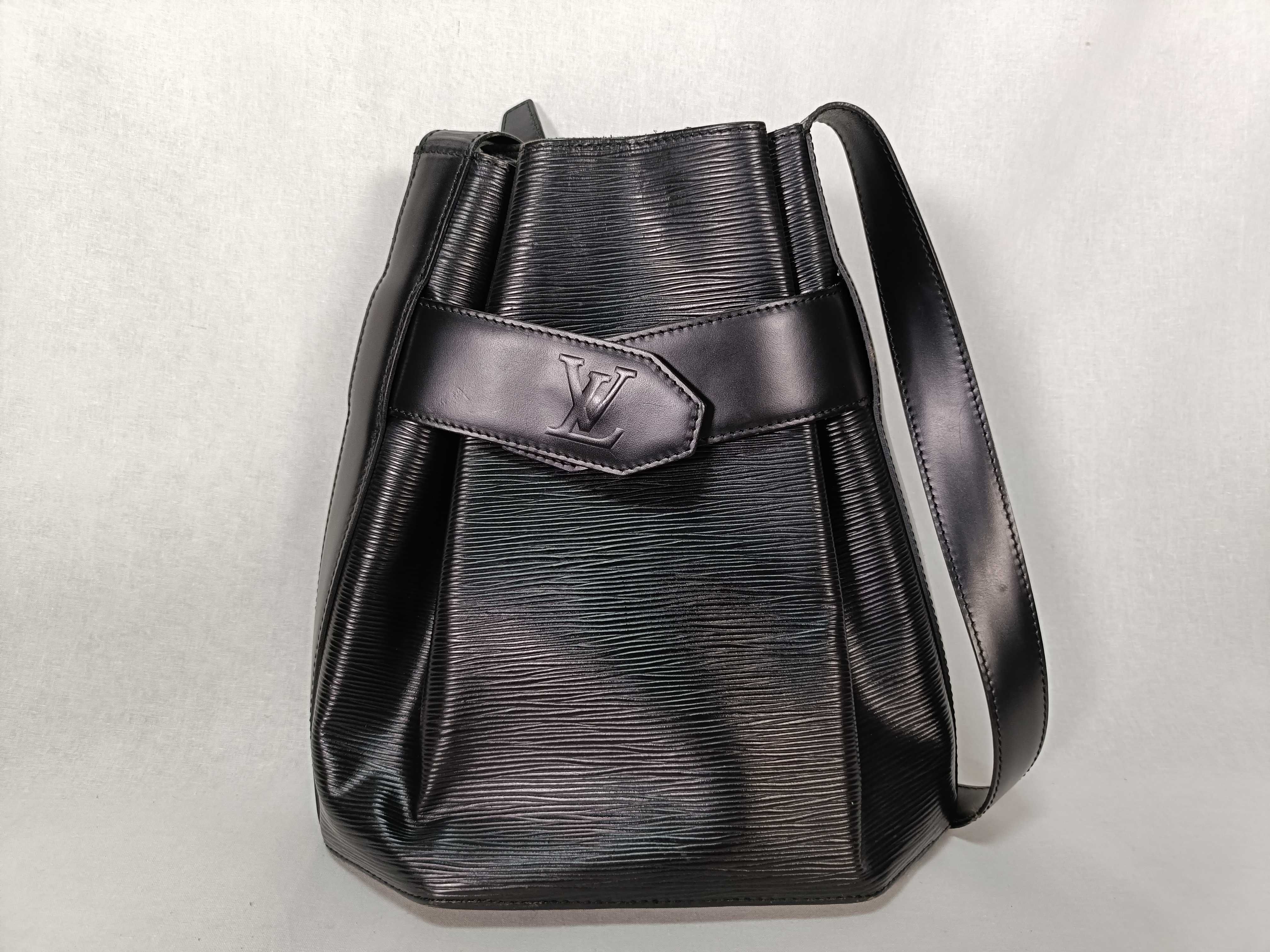 Epi Sac Depaule Black Shoulder Bag
