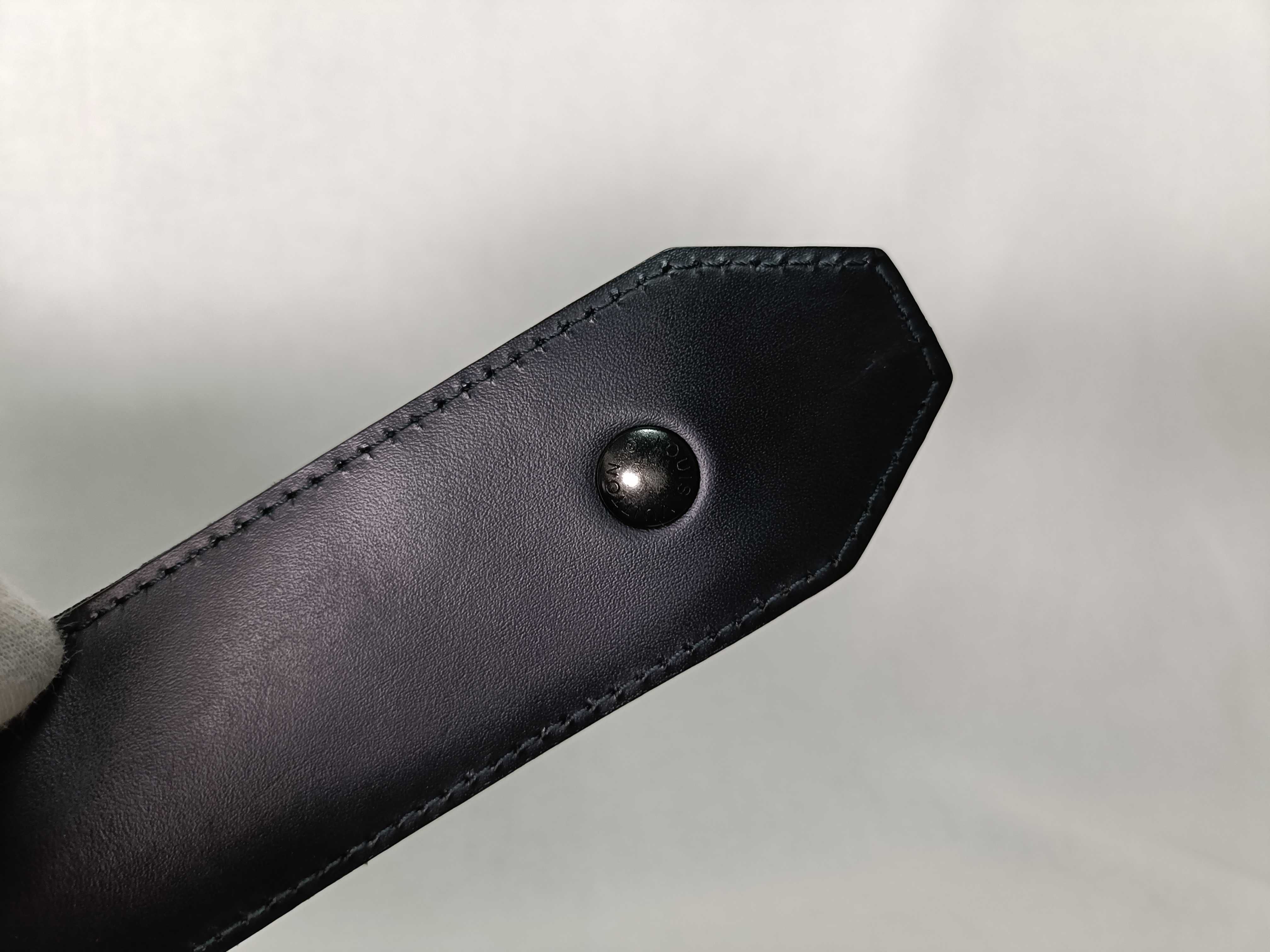 Epi Sac Depaule Black Shoulder Bag — view 9