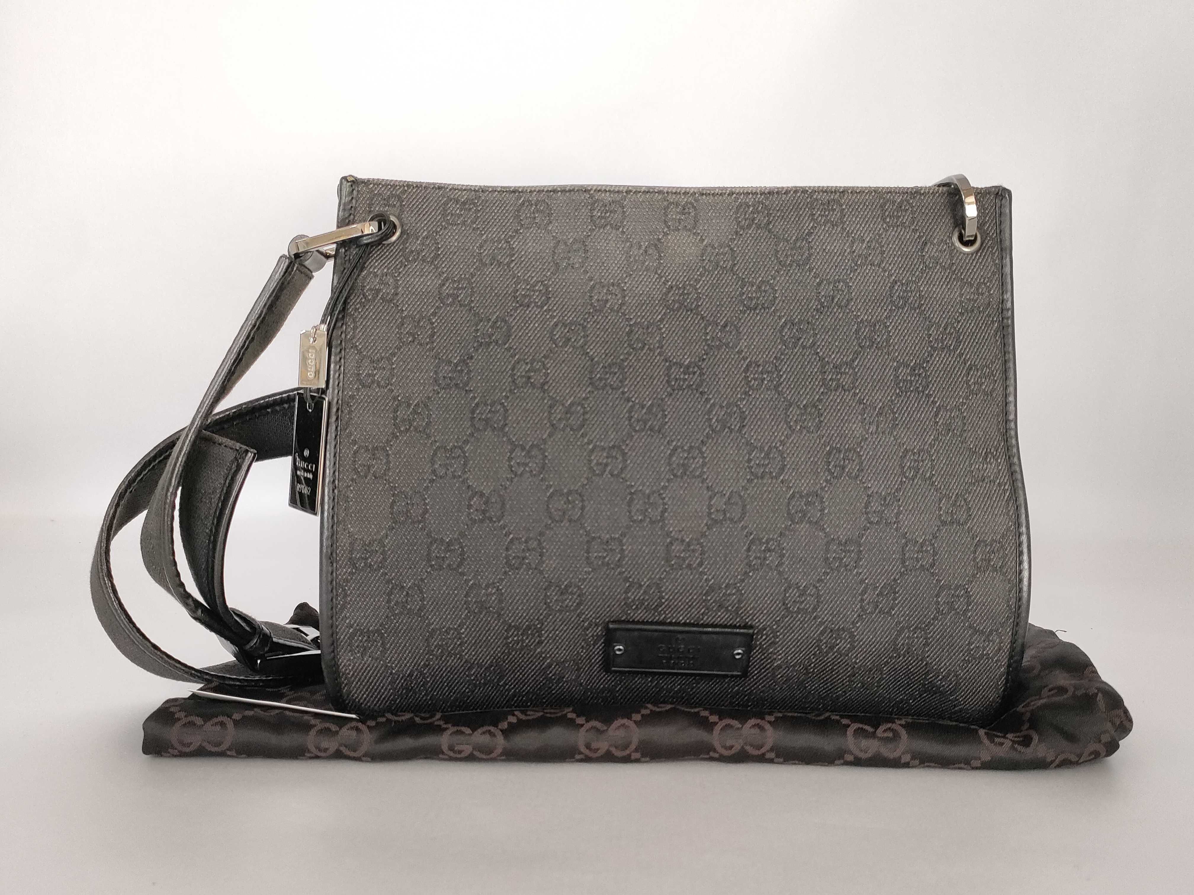 GG Canvas Shoulder Bag (Black) with Dust Bag