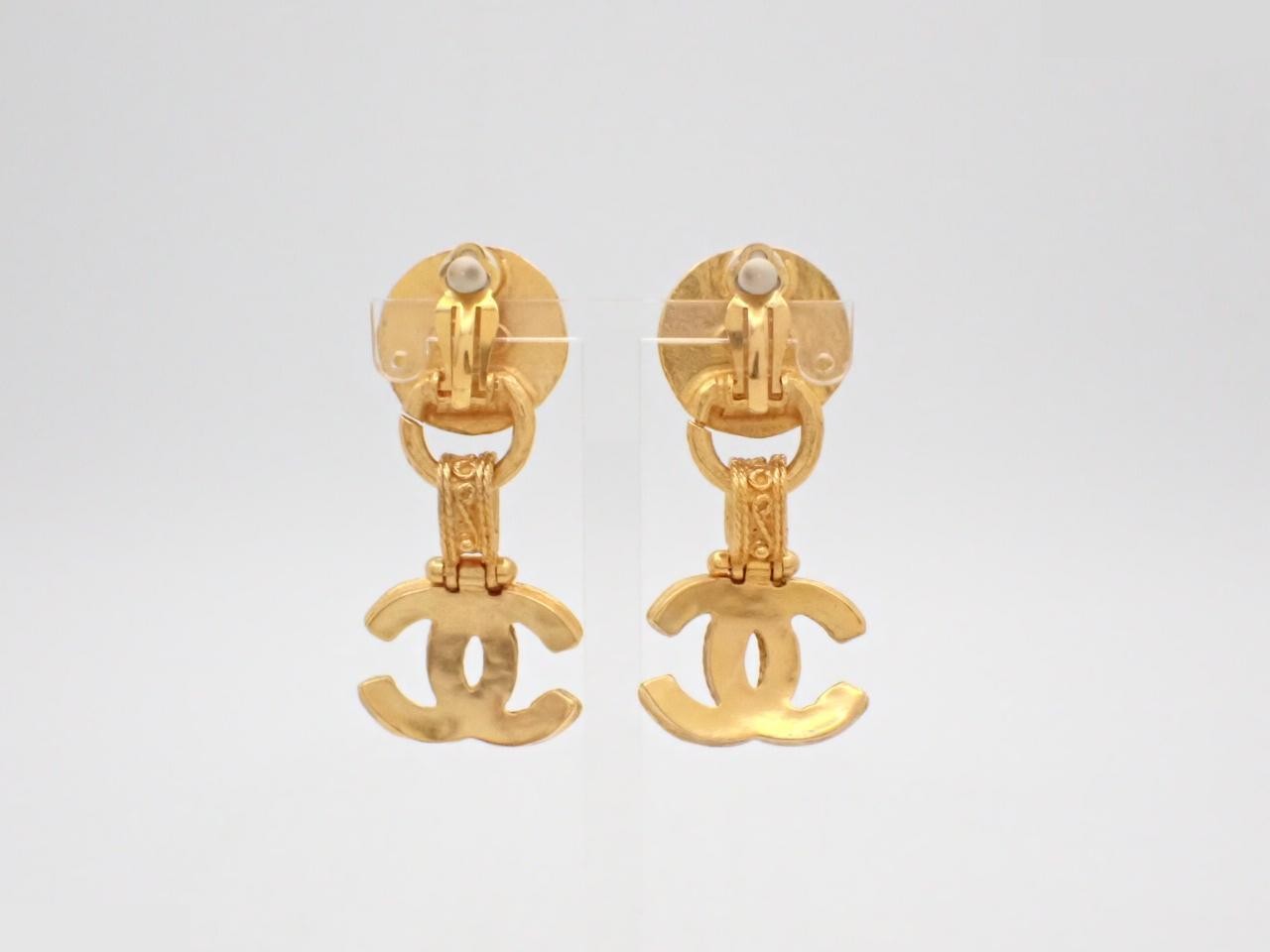 Earrings, Coco Mark, Pearl, Gold — view 2