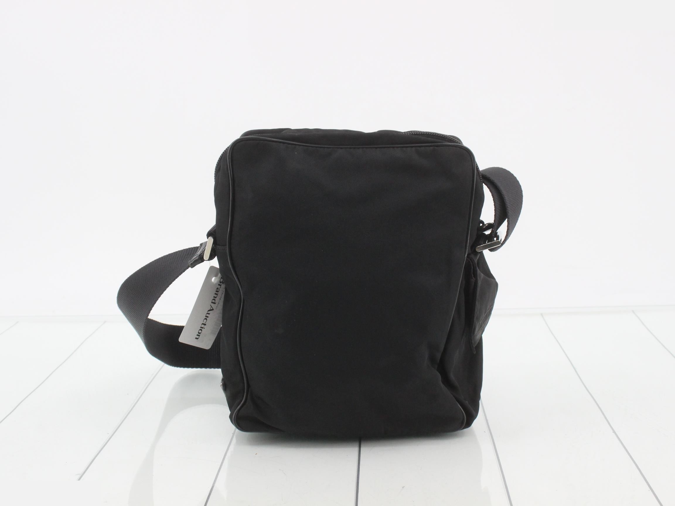 Nylon triangular plate shoulder bag black — view 2