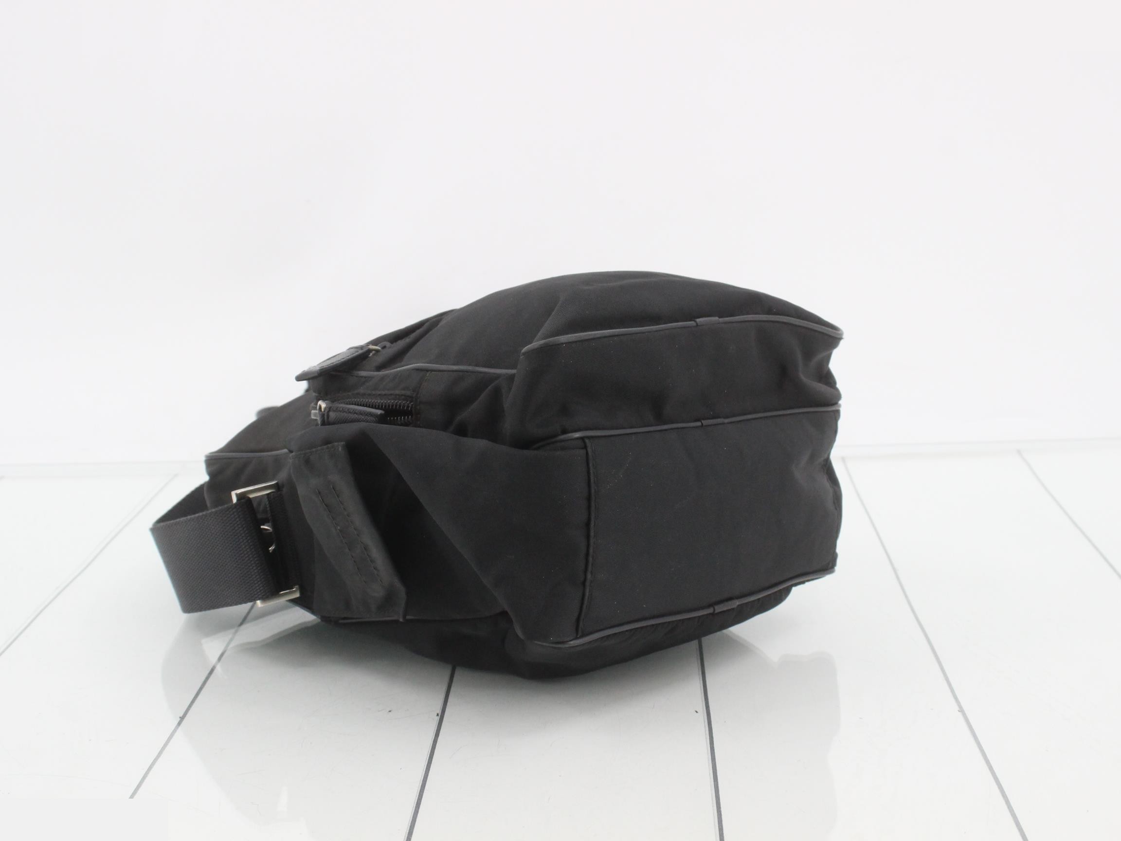 Nylon triangular plate shoulder bag black — view 5