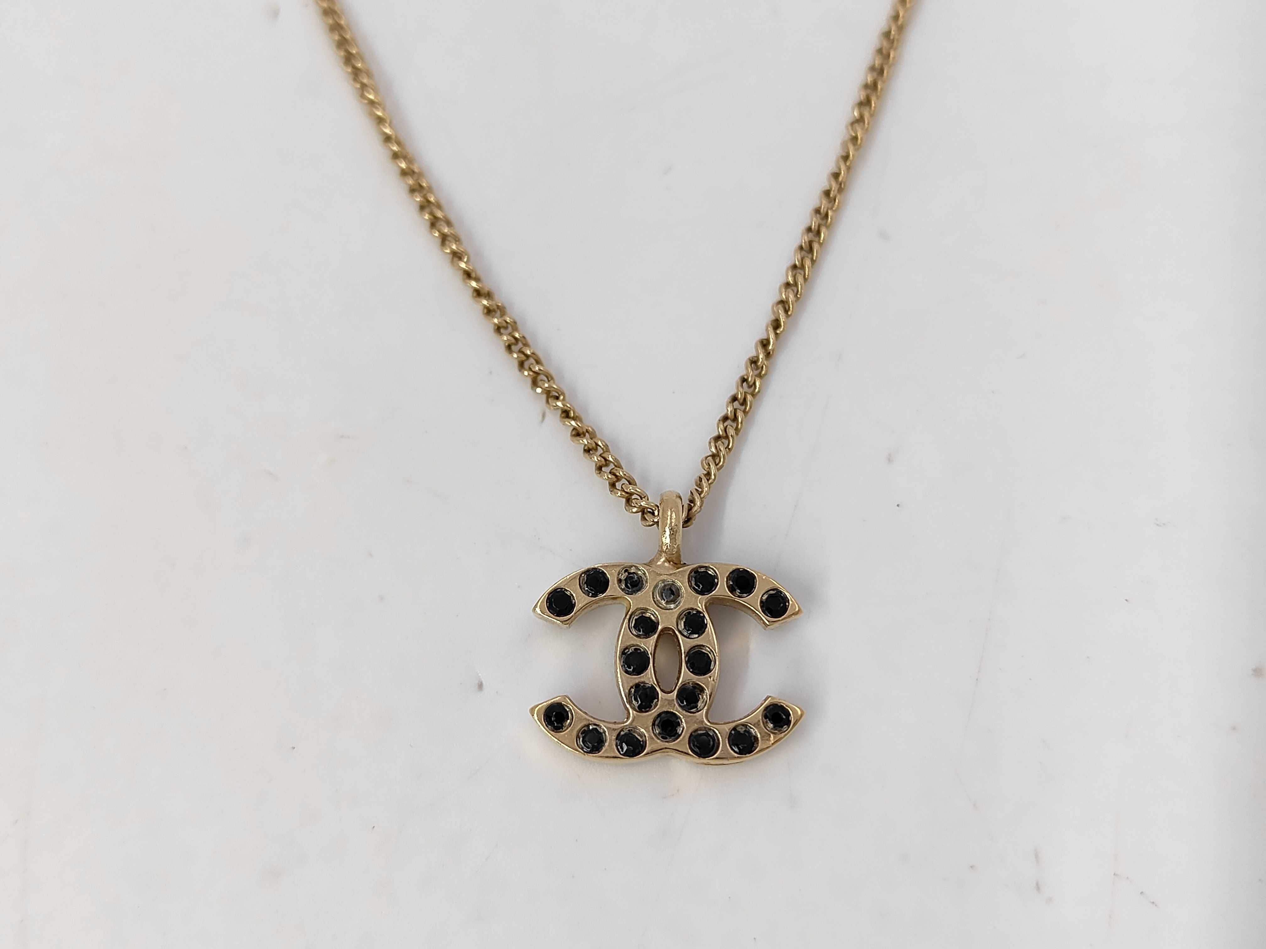 Coco Stone Black x Gold Necklace — view 2