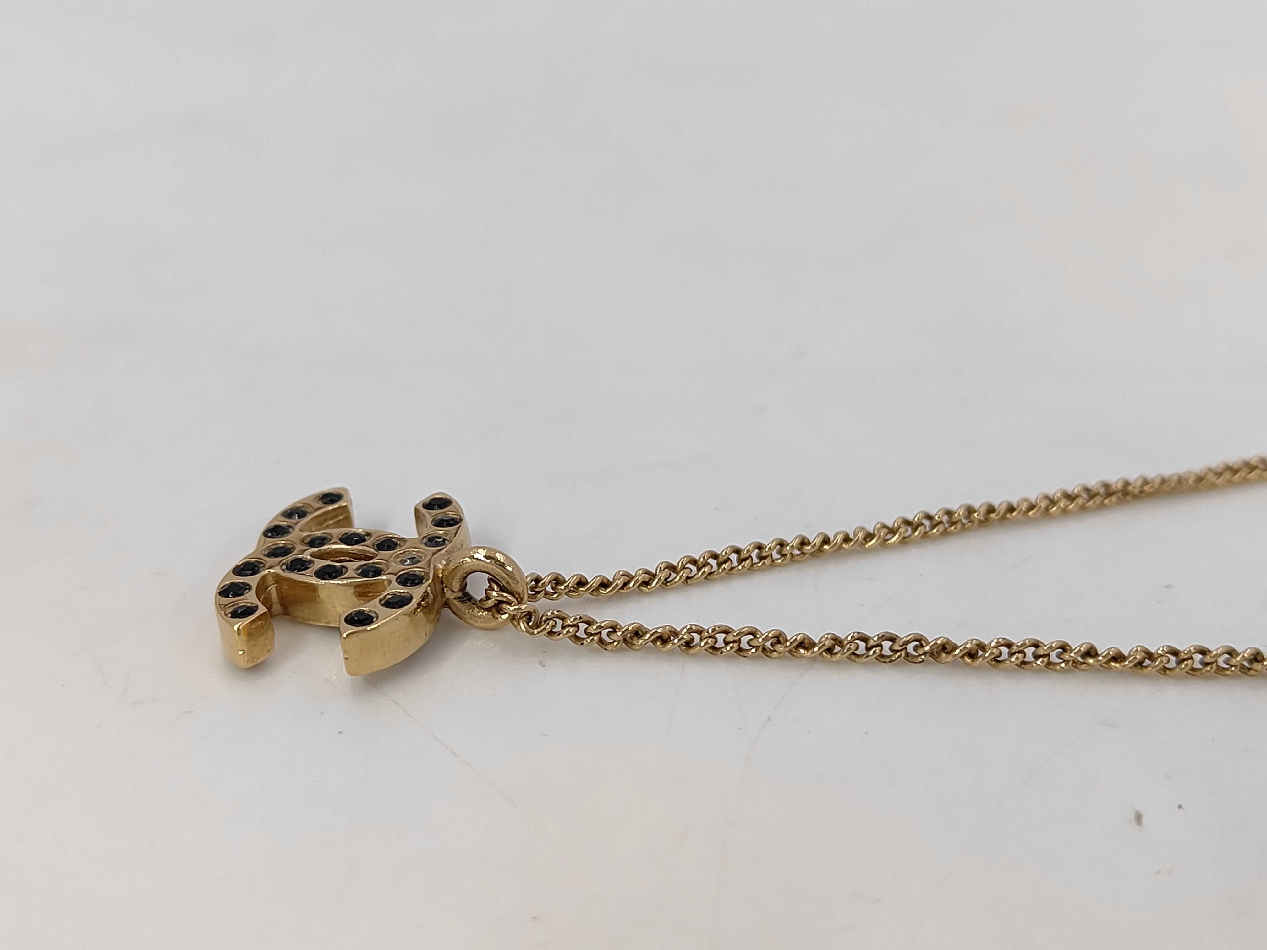 Coco Stone Black x Gold Necklace — view 3