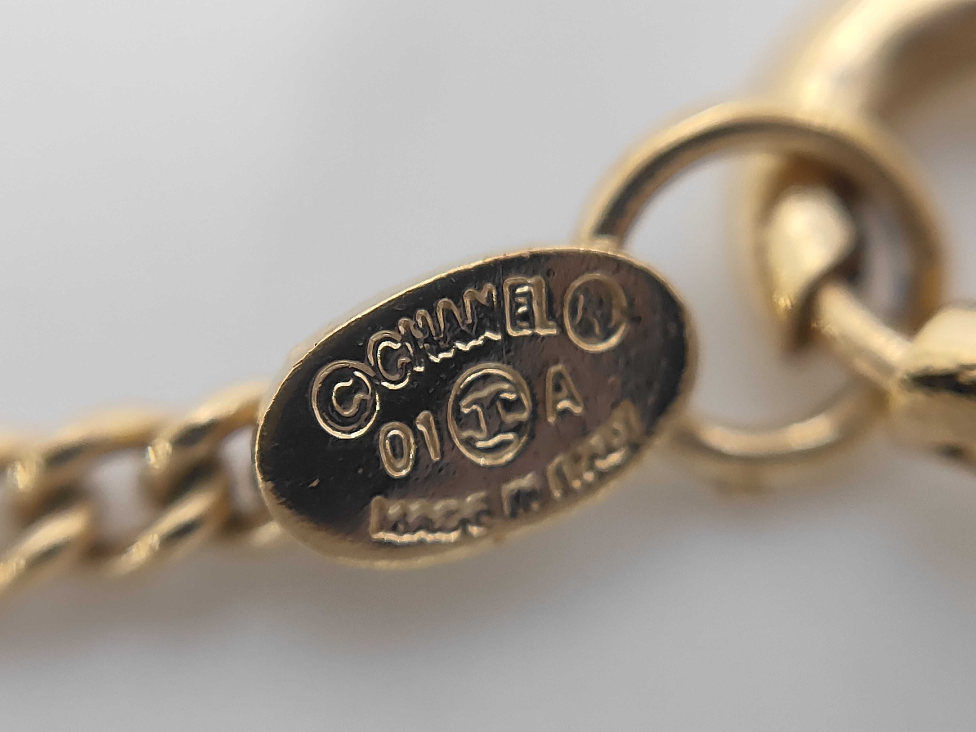 Coco Stone Black x Gold Necklace — view 4