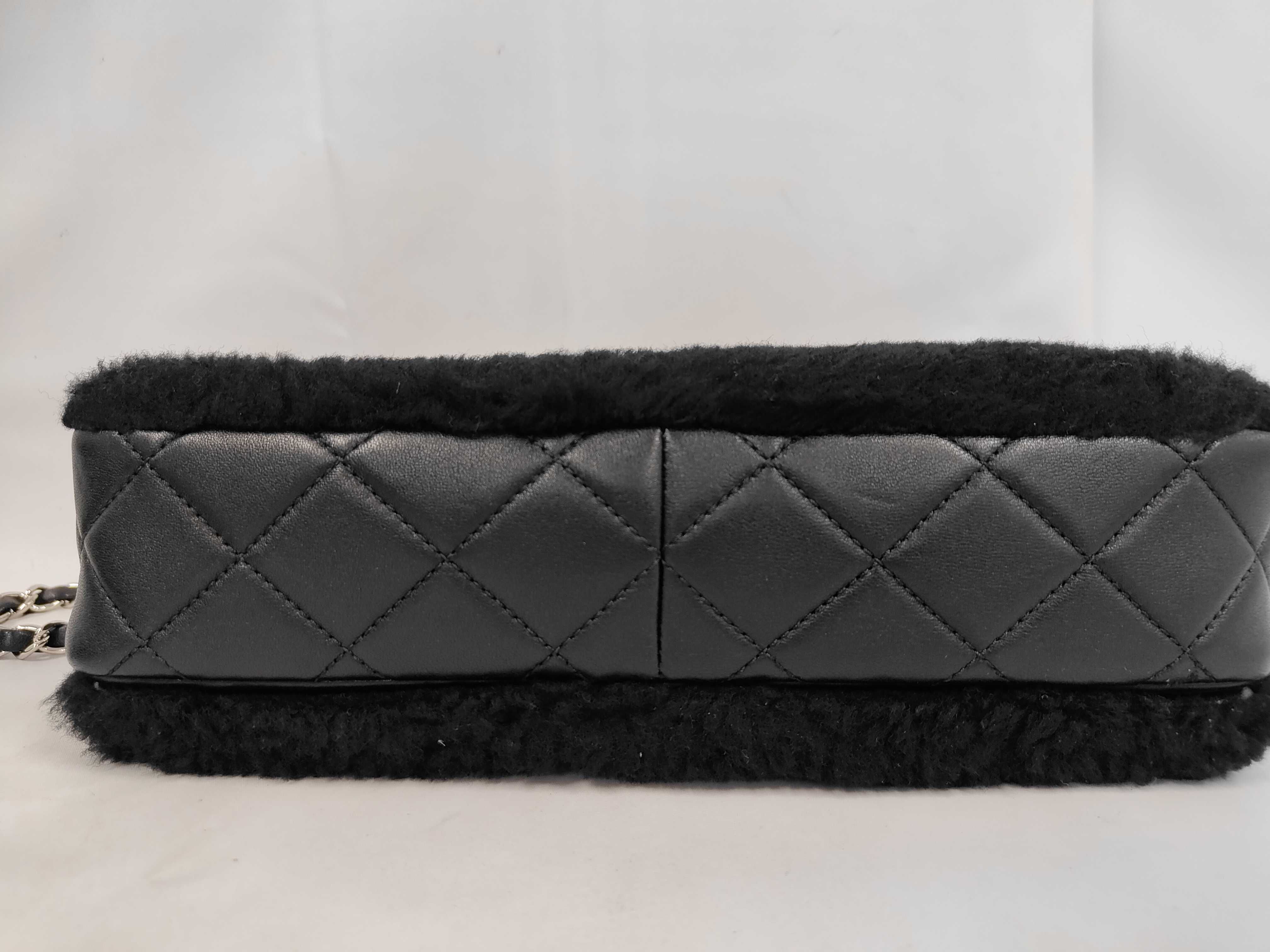 No.5 Comic Flap Chain Shoulder Bag — view 4