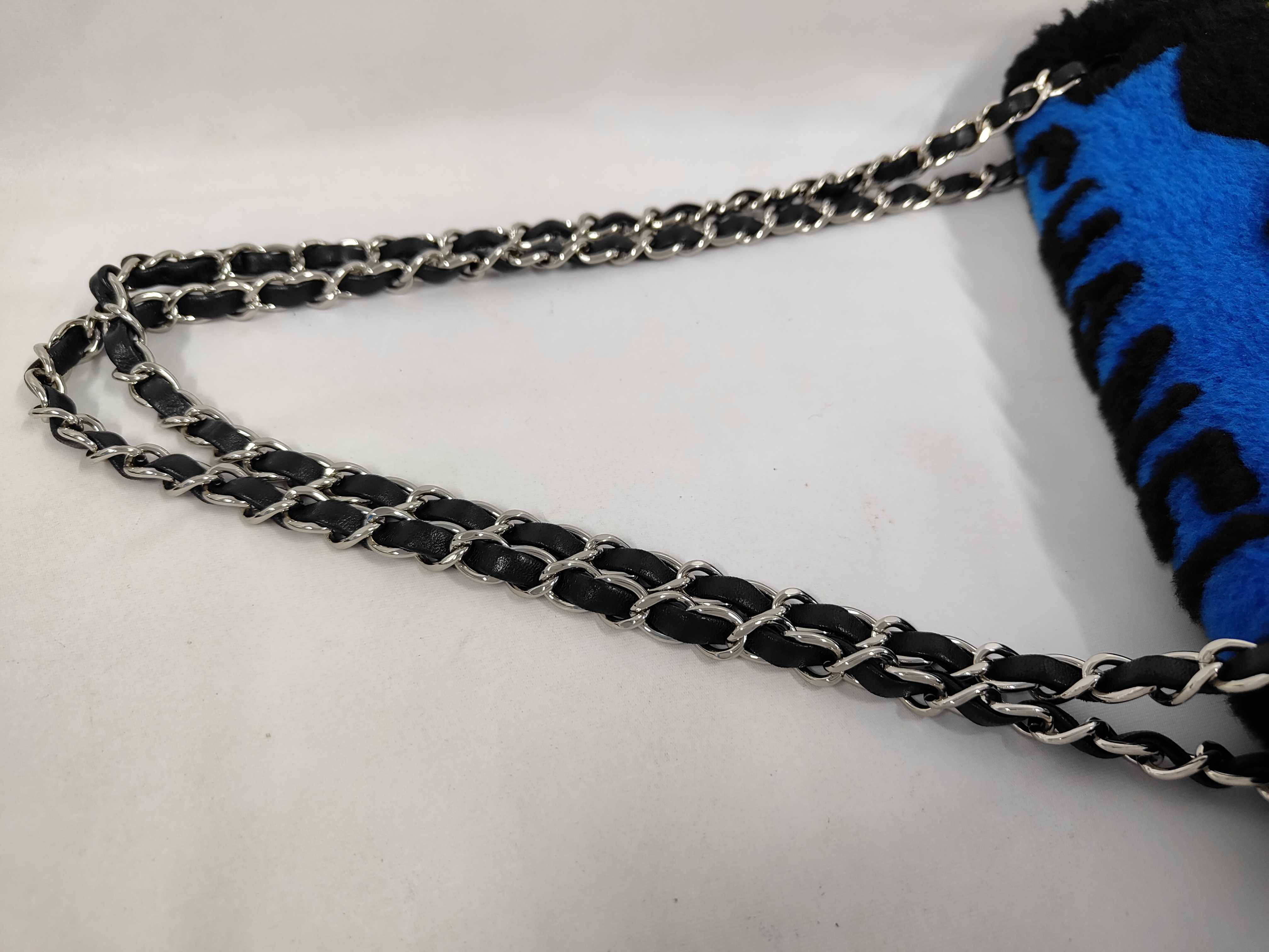 No.5 Comic Flap Chain Shoulder Bag — view 5