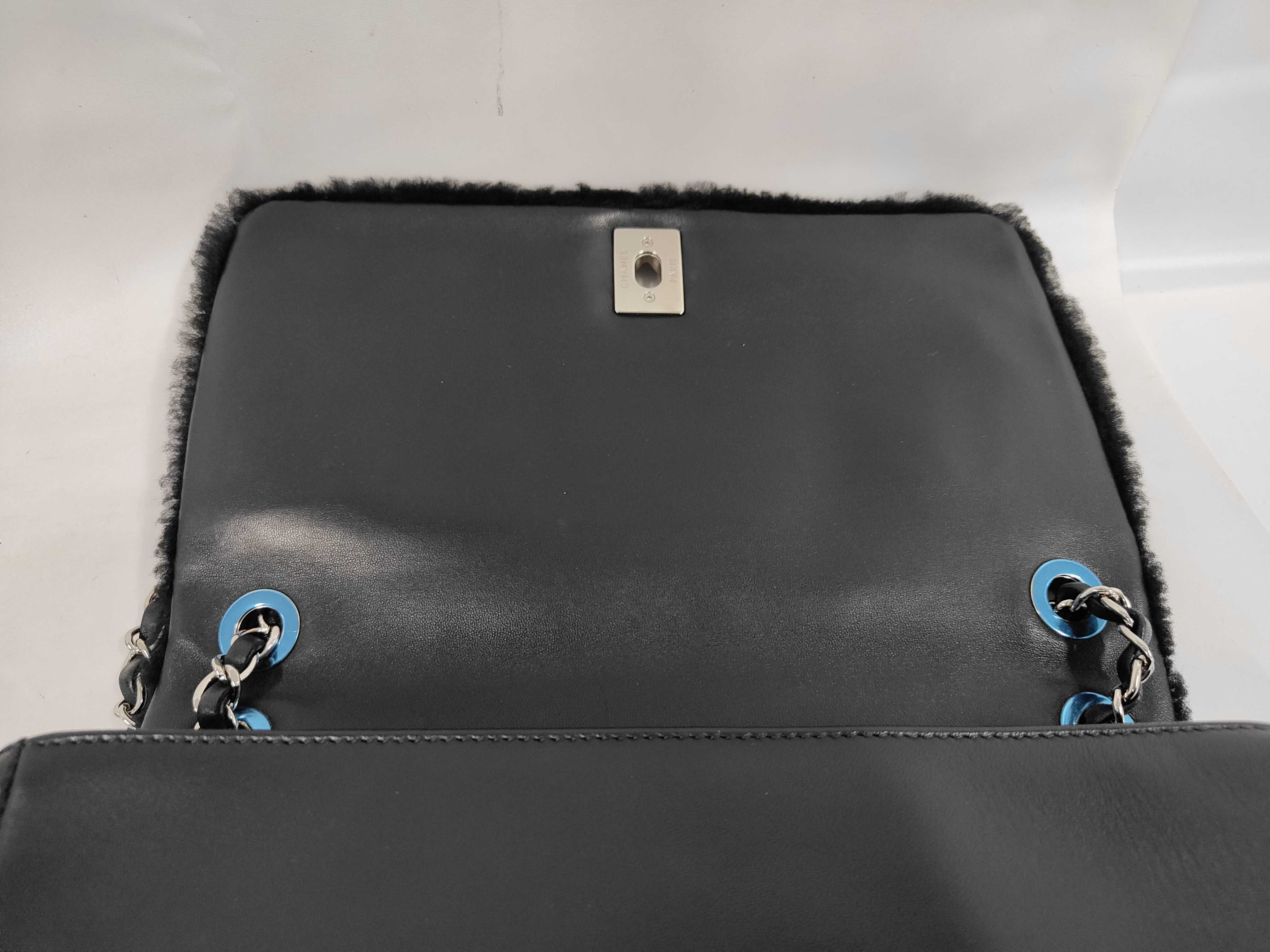 No.5 Comic Flap Chain Shoulder Bag — view 7
