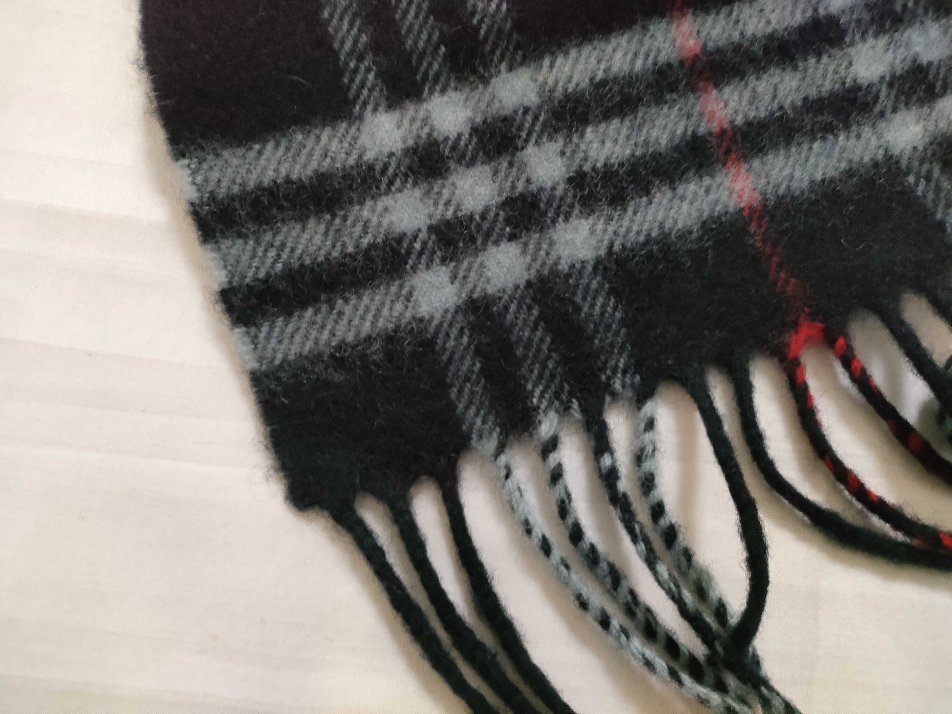 100% Cashmere Scarf, Nova Check Pattern, and other accessories. — view 3