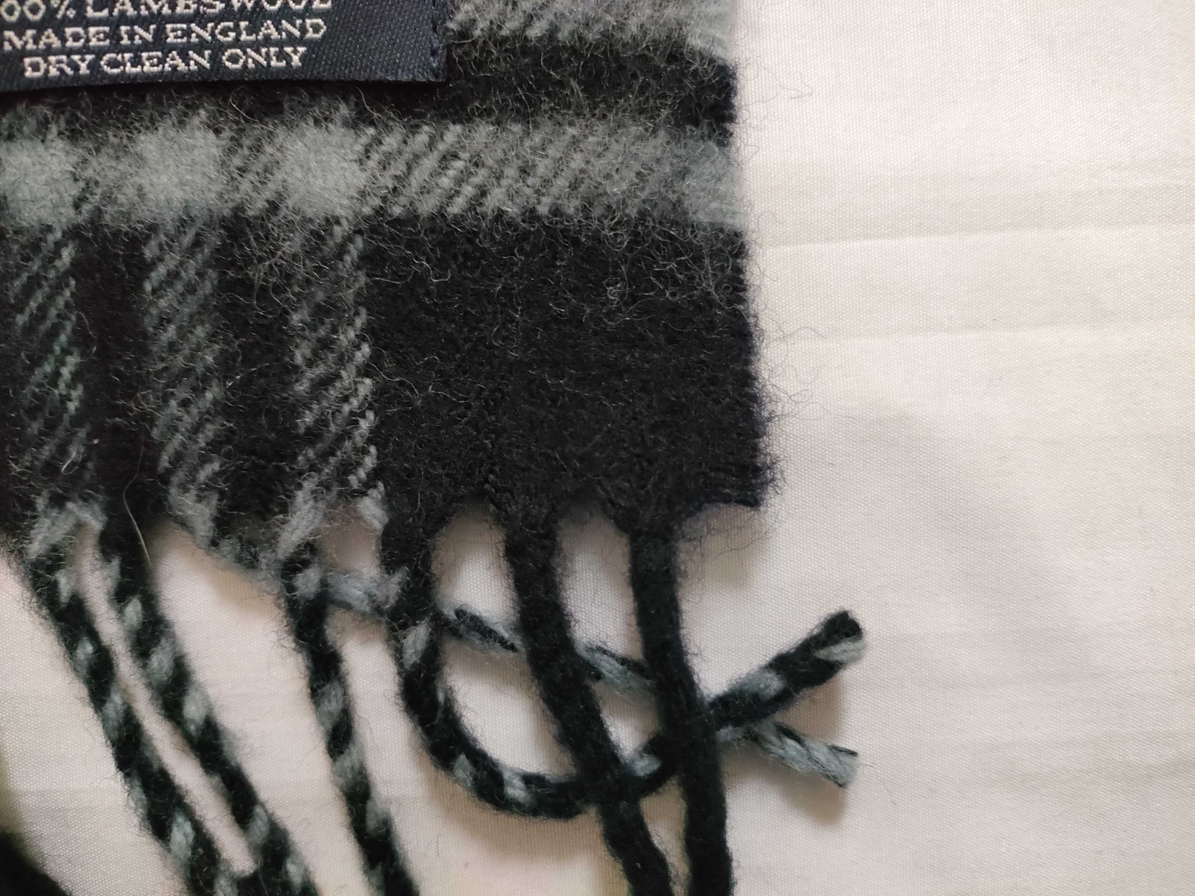 100% Cashmere Scarf, Nova Check Pattern, and other accessories. — view 5