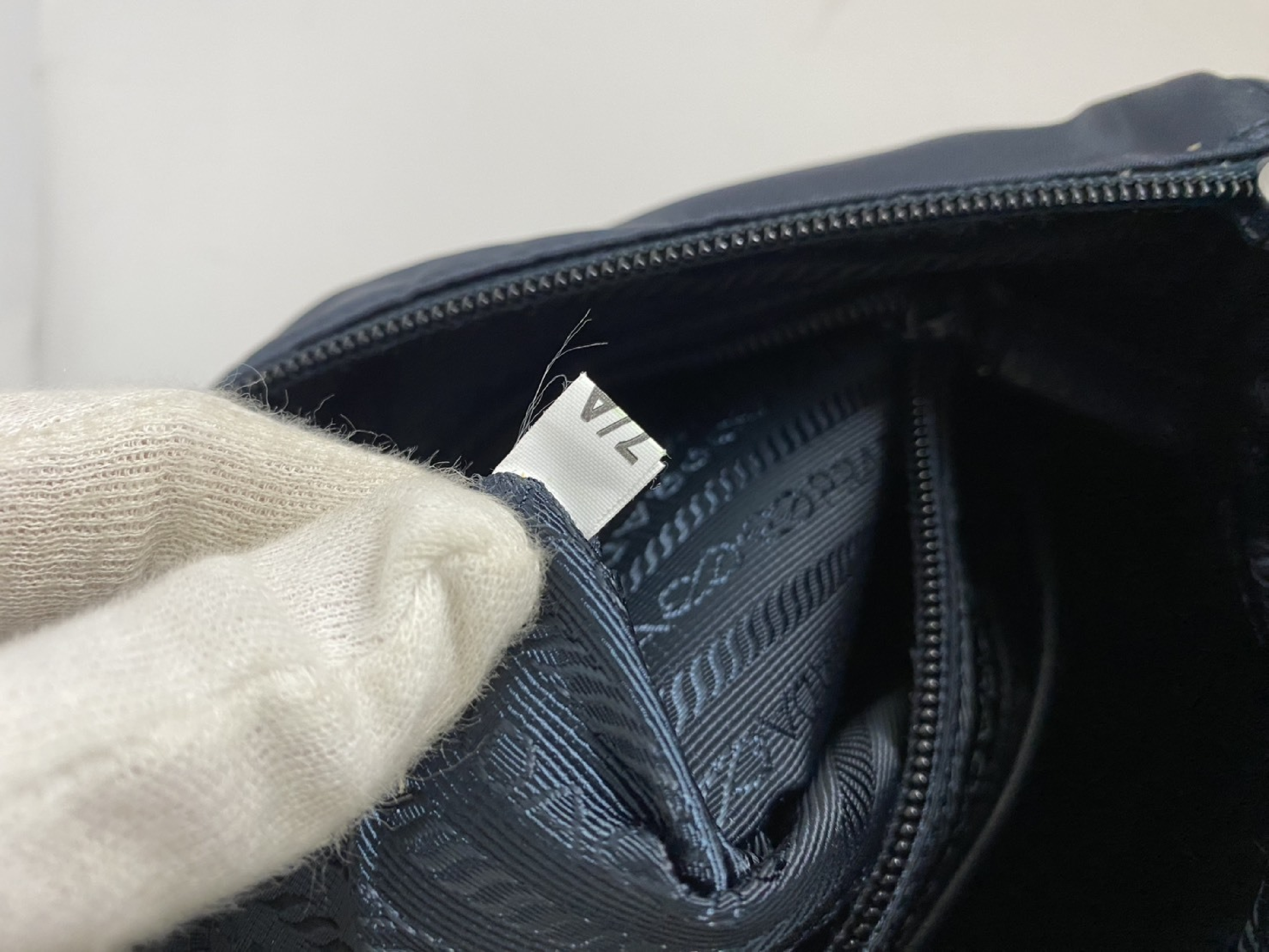 BT0909 Triangle Logo Plate Nylon Shoulder Bag (Navy) — view 11