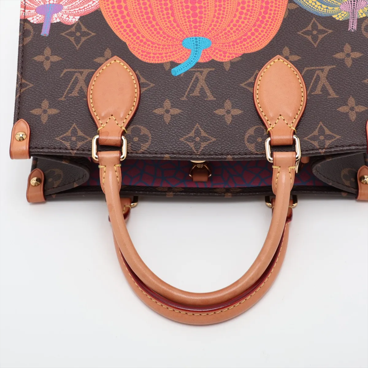x Yayoi Kusama Monogram Pumpkin OnTheGo PM M46467 Brown — view 5